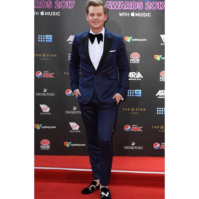 Host with the most @joelcreasey on form at the @aria_official awards last night 🎤
Wearing @paulsmithdesign @louboutinworld @louboutinhomme 
#arias #joelcreasey #harrywho