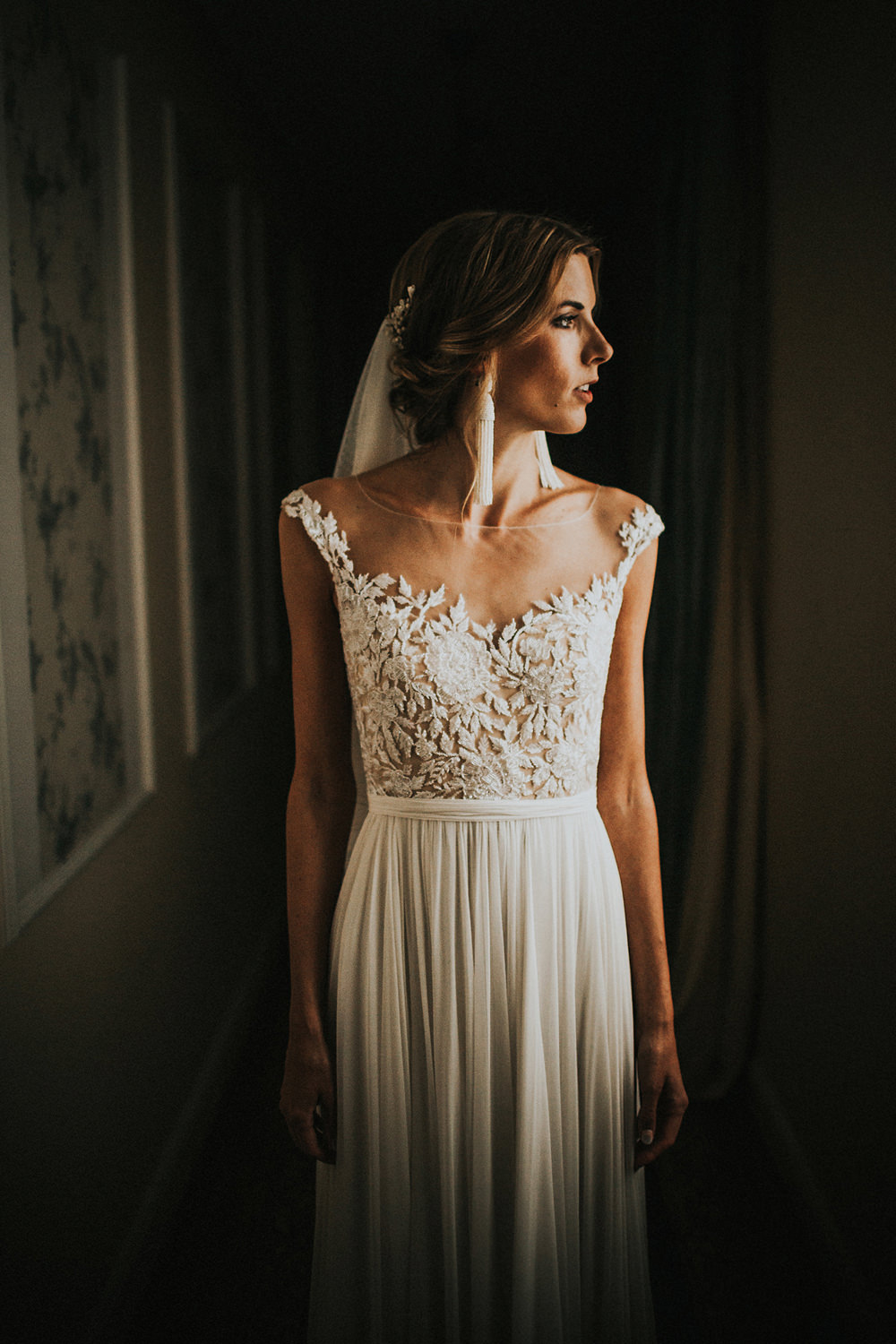 bridal_portrait_hallway_rf30_igor_demba.jpg