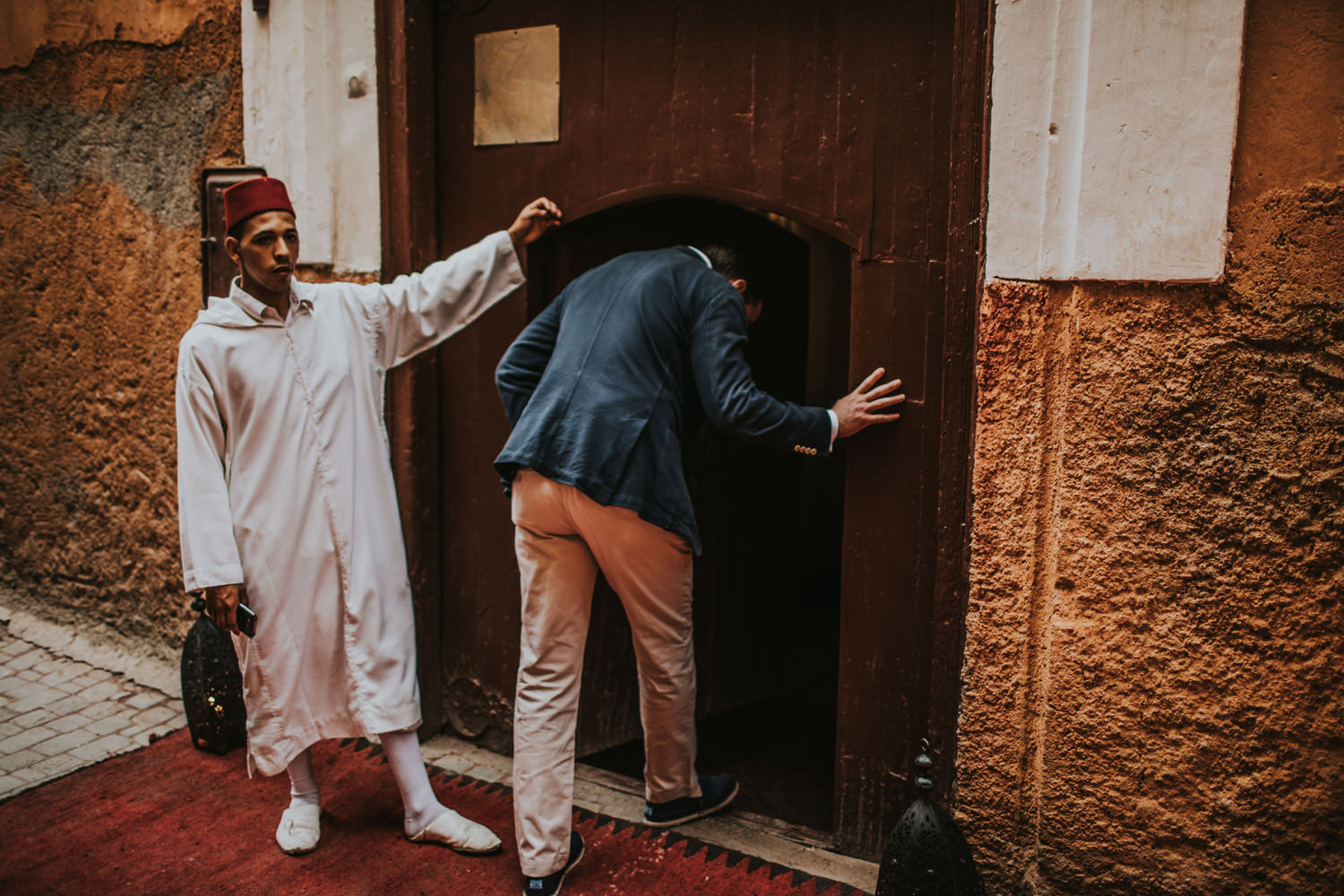 marrakesh medina couple