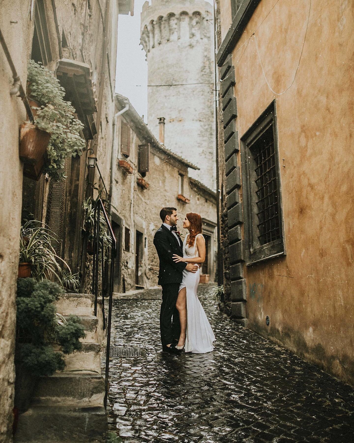 One of those days in Italy where everything just falls into place🖤✌🏾

#italywedding #braccianowedding #bracciano #romewedding  #italyweddingphotographer #florencewedding #lakecomowedding #lakecomoweddingphotographer #bridetobe2023 #bridetobe2024 #d