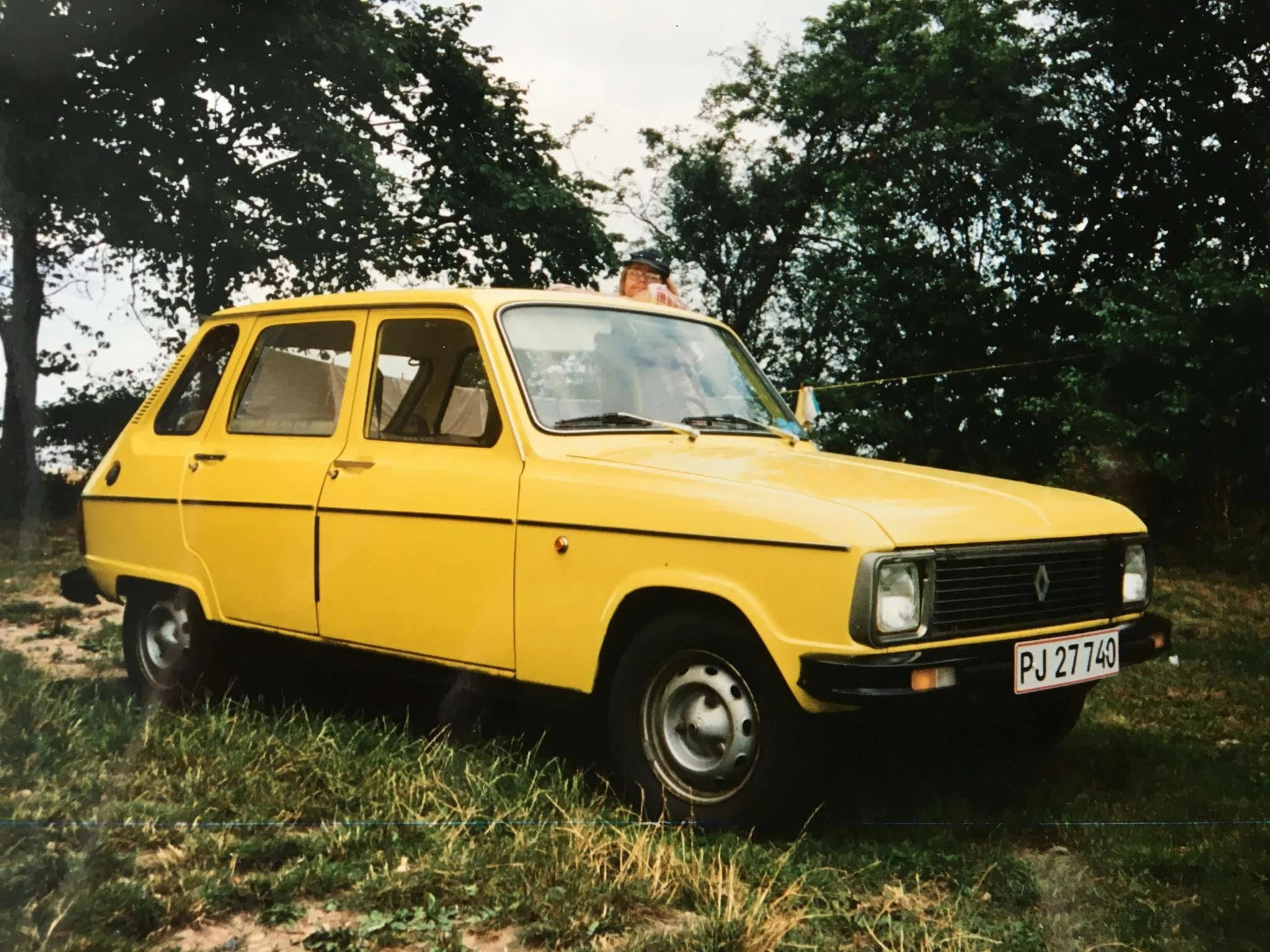 Denne fine solgule danske R6 TL årgang 1978 (type 2) tilhørte Heidi Svendsen. Bilen var totalrestaureret af hendes far - den erfarne Renault-specialist Villy Svendsen.