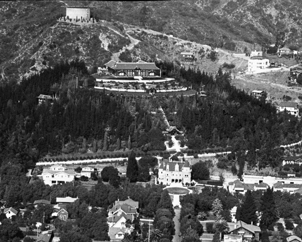 A historic view of Yamashiro circa 1925 with the Holly Chateau below (now The Magic Castle) .