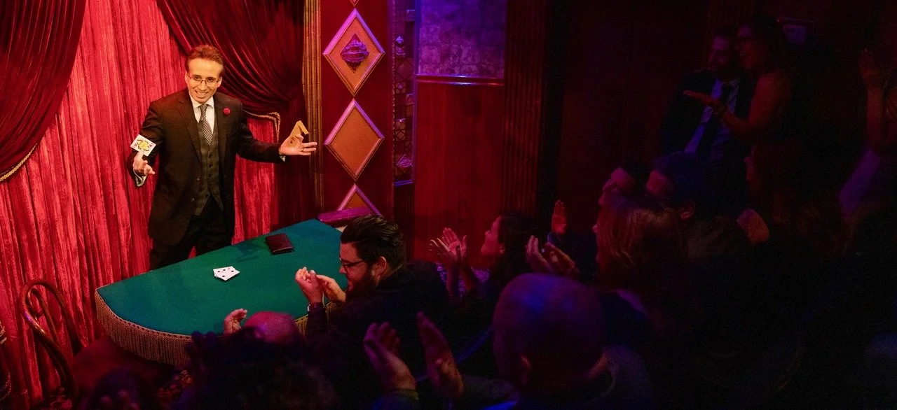 Corporate dinner magic & mentalism show with Lou Serrano