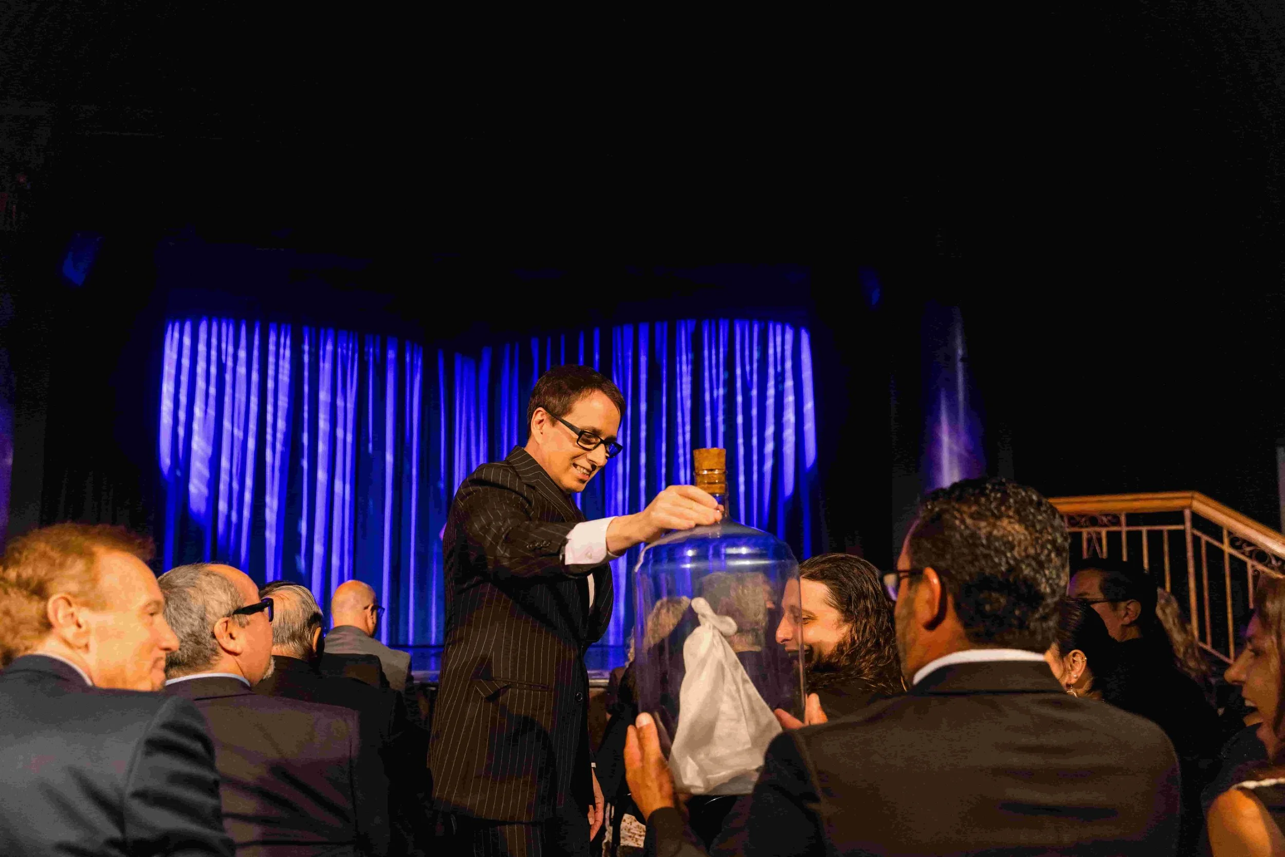 Corporate magician Lou Serrano entertaining at a conference.