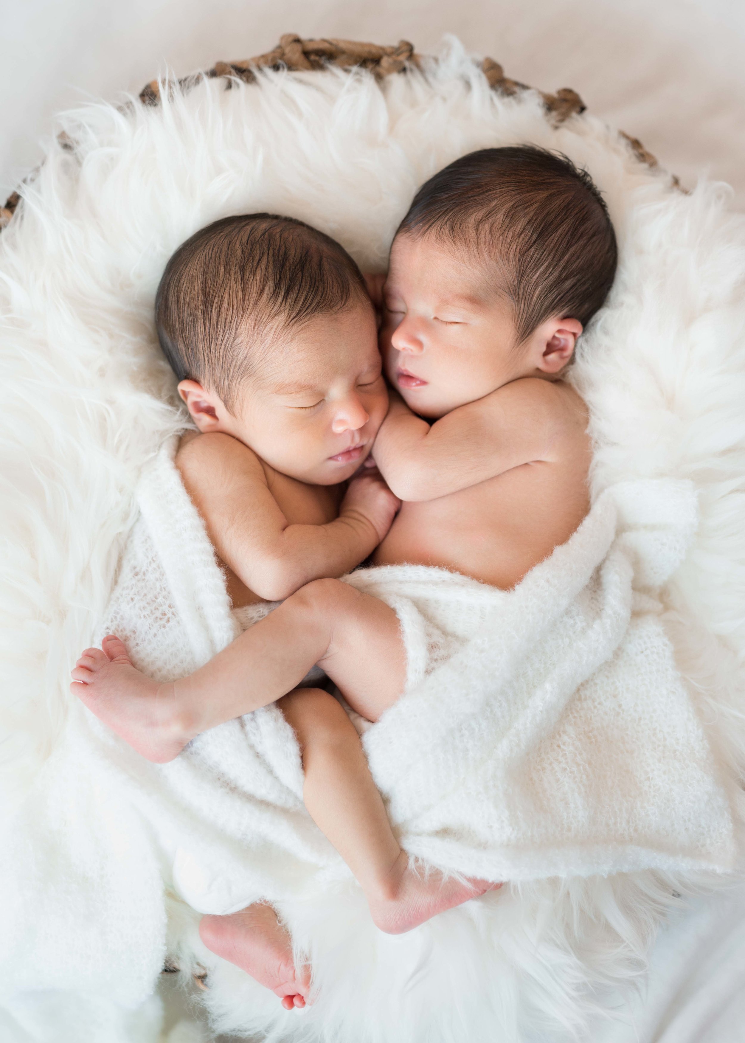 MEMPHIS NEWBORN PHOTOGRAPHERS TWIN GIRLS IN-HOME PHOTOGRAPHY SESSION