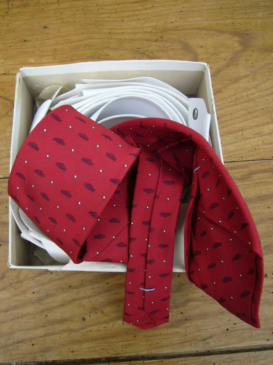 Hand-red-roll.jpg