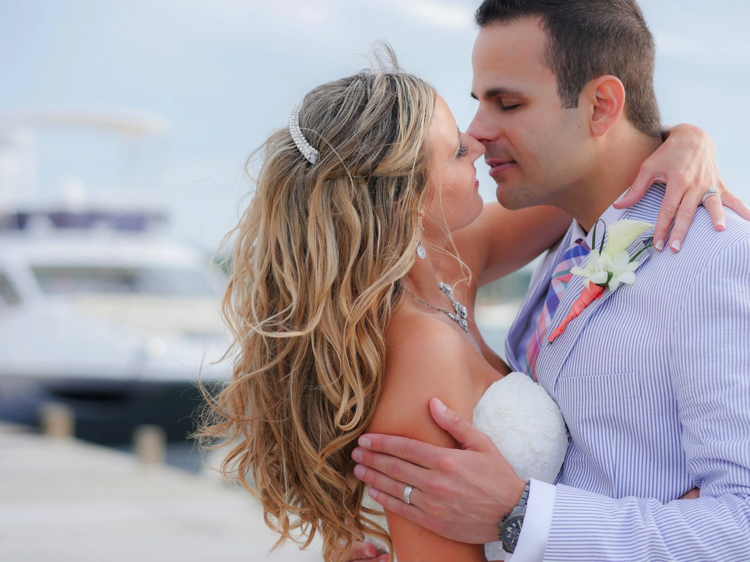 Bride and groom kissing on the docks at Delamar Greenwich Harbor in Greenwich, Connecticut waterfront setting.