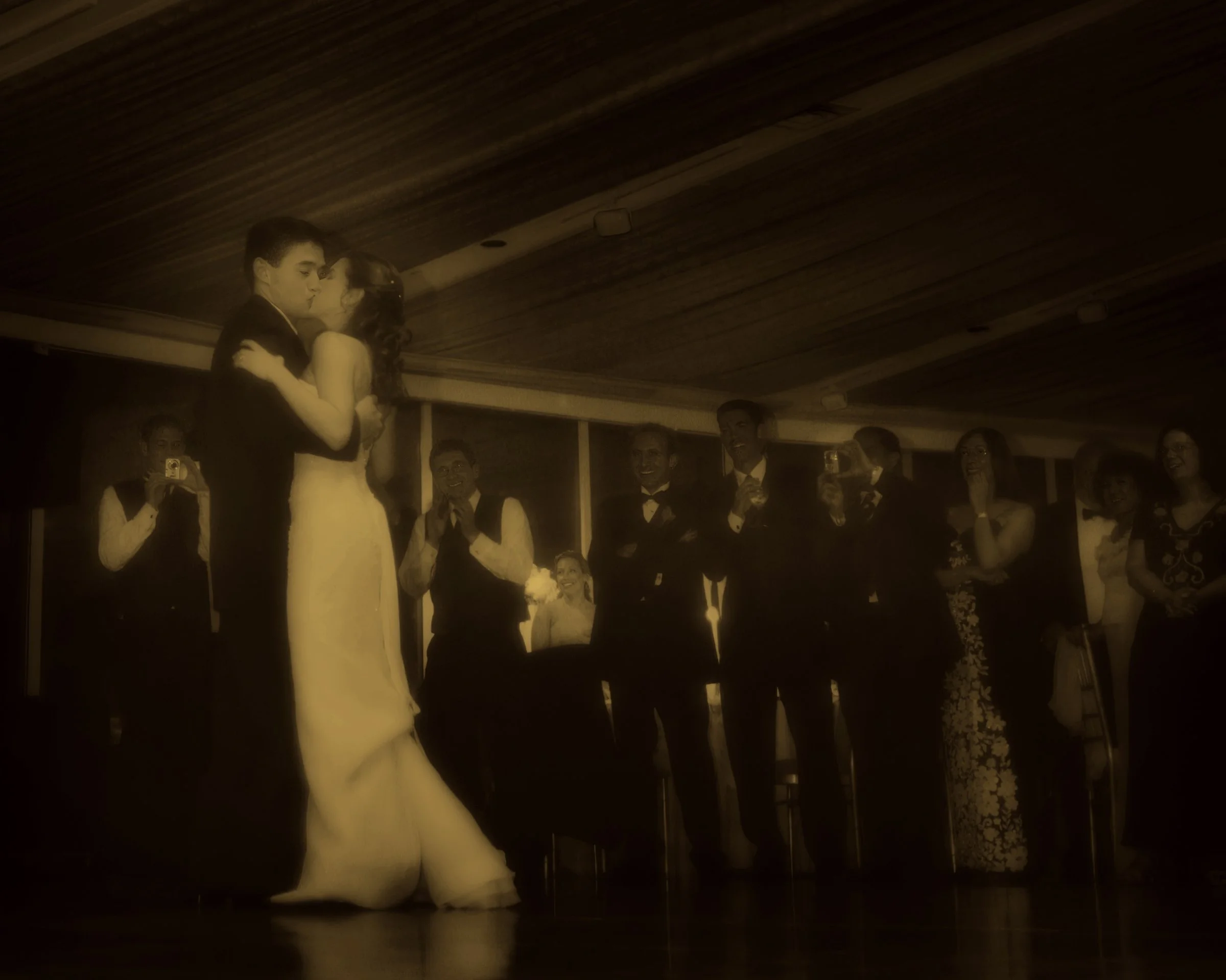 tappan-hill-wedding-photographer-first-dance-kiss.jpg