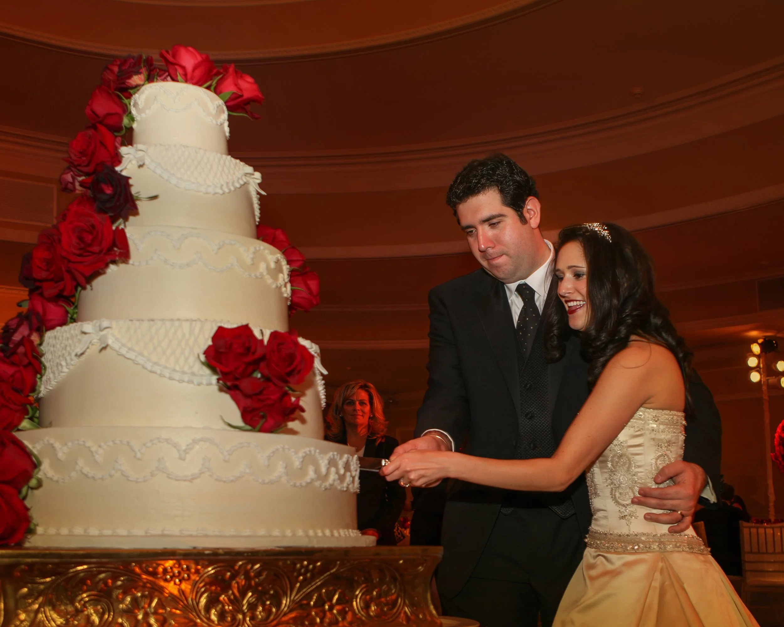 oheka-castle-wedding-photographer-cake-cutting.jpg