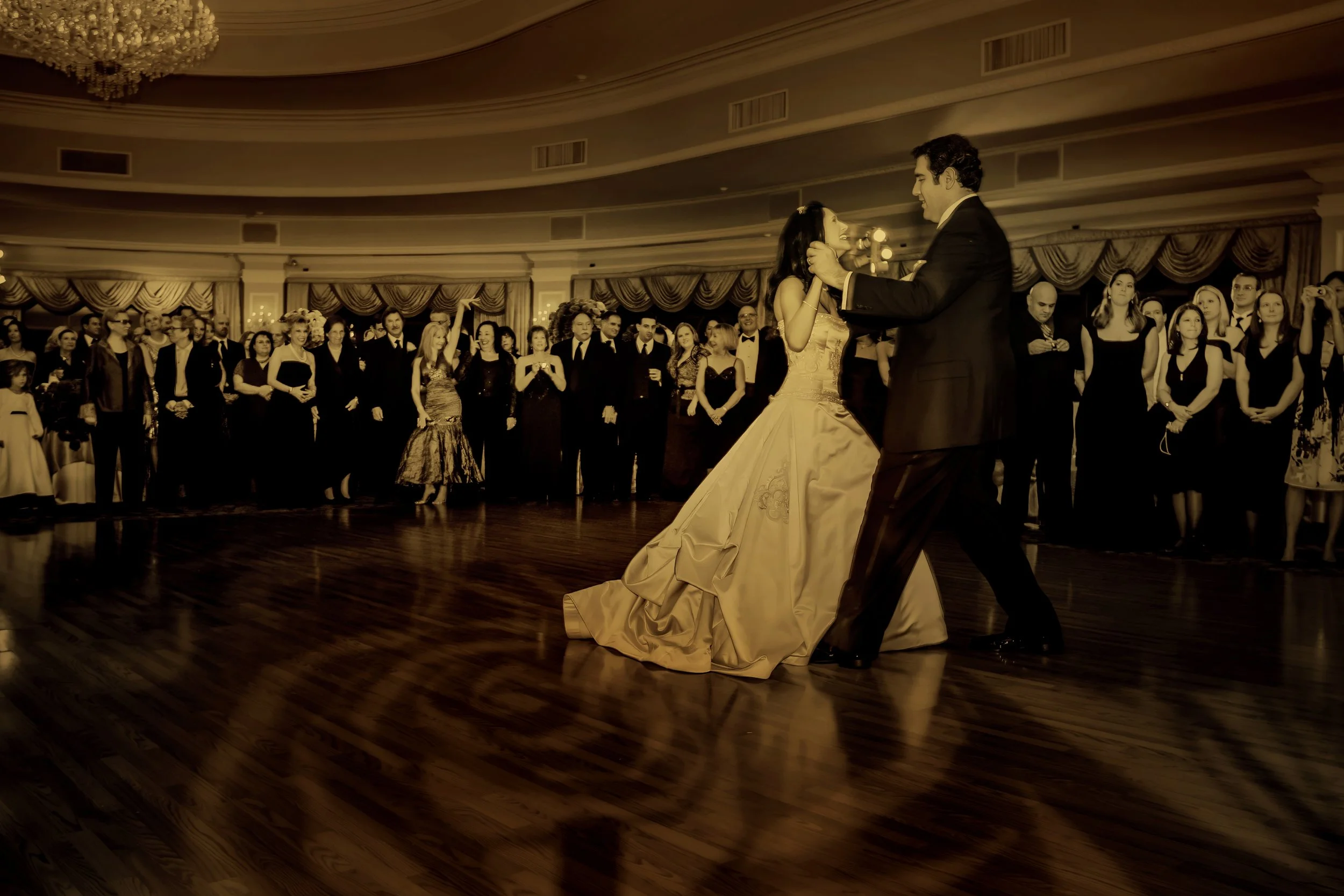 oheka-castle-wedding-photographer-first-dance-split-tone.jpg