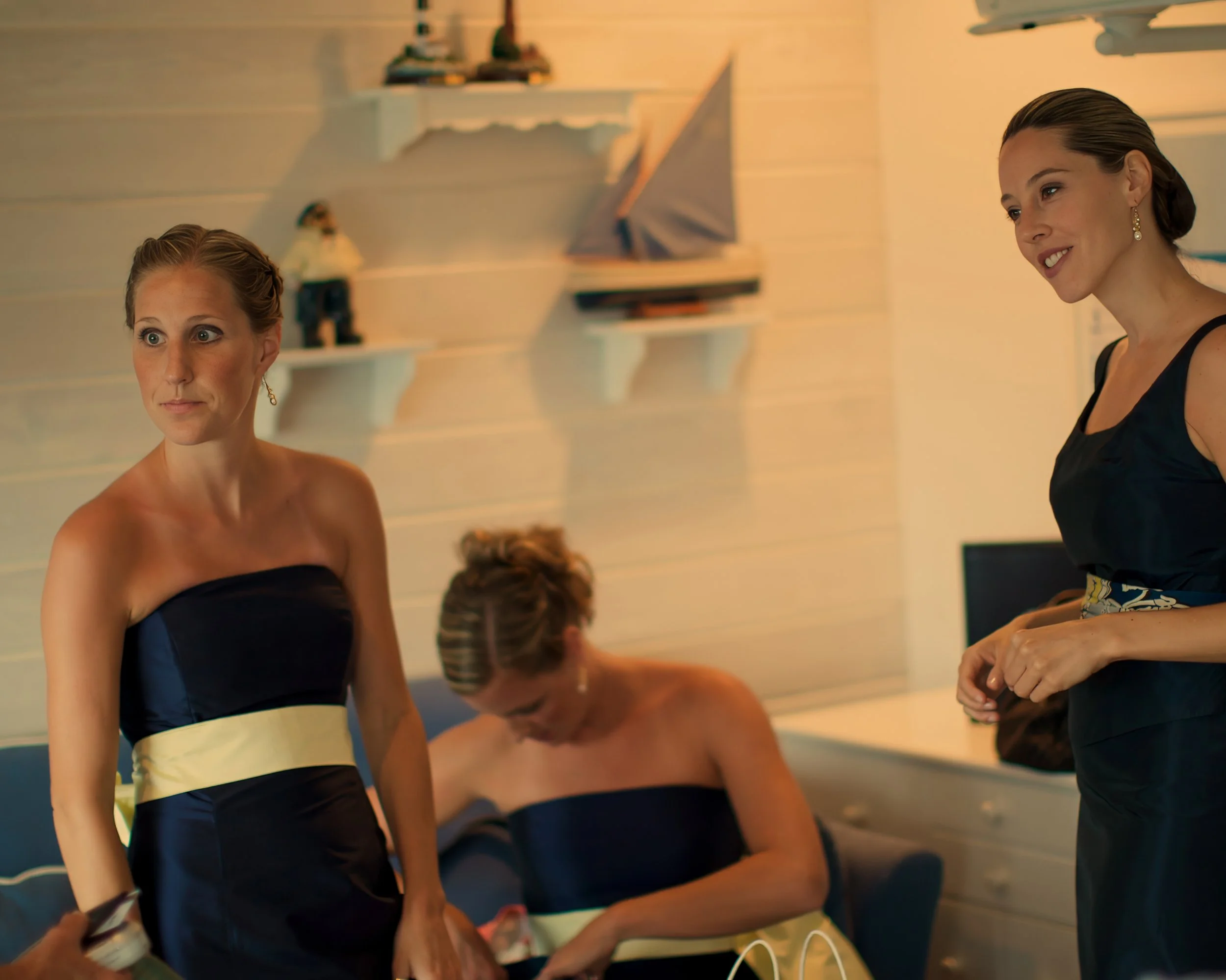 hamptons-wedding-photographer-bridgehampton-tennis-and-surf-club-bridesmaids-gettting-ready.jpg