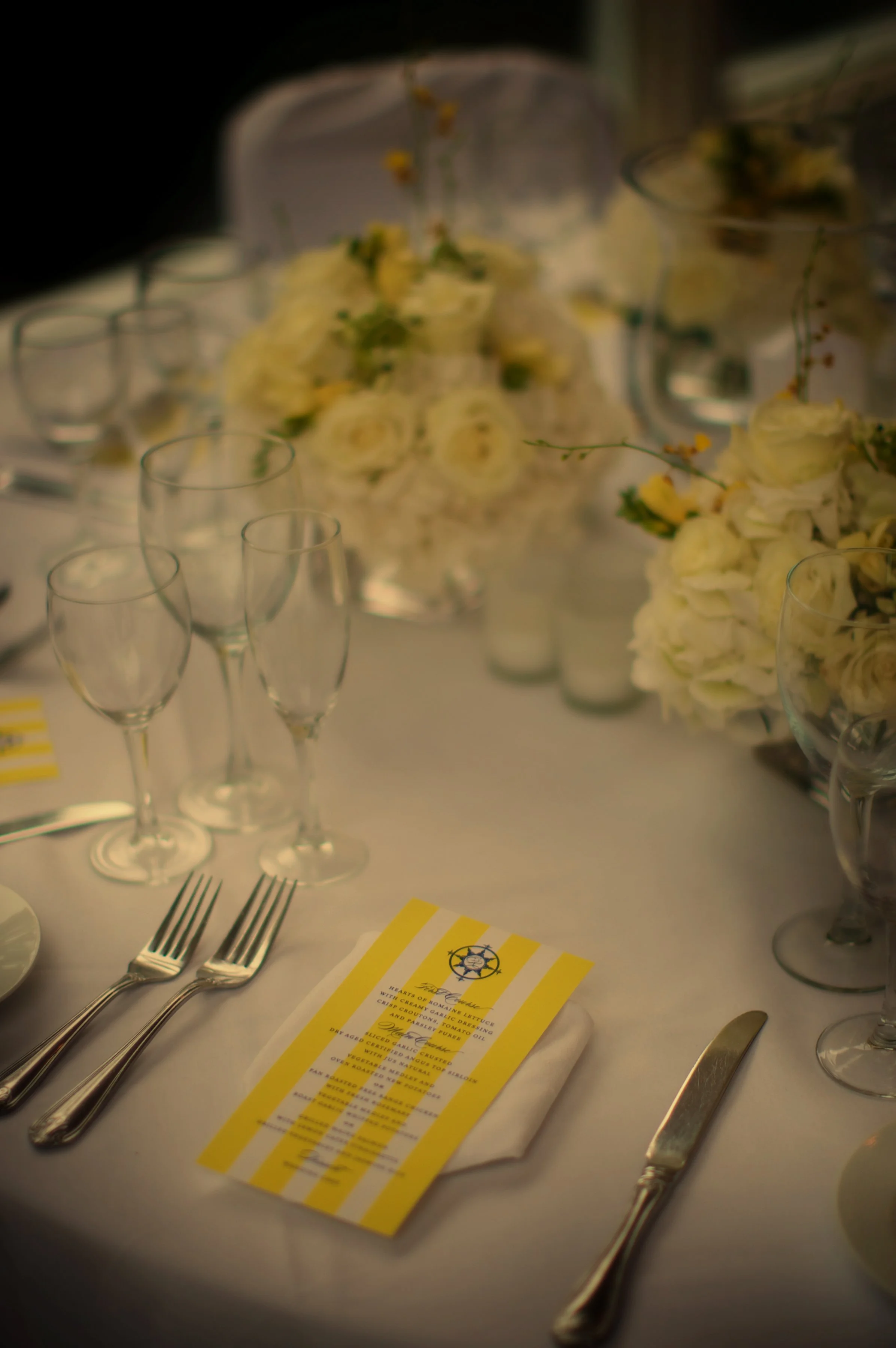 hamptons-wedding-photographer-bridgehampton-tennis-and-surf-club-place-setting.jpg