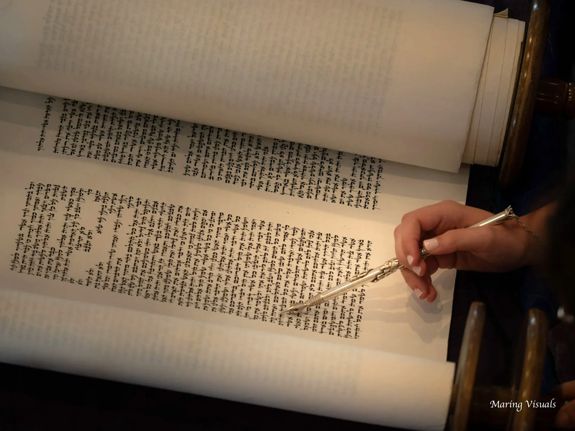 Close-Up Torah Reading | Sacred Tradition