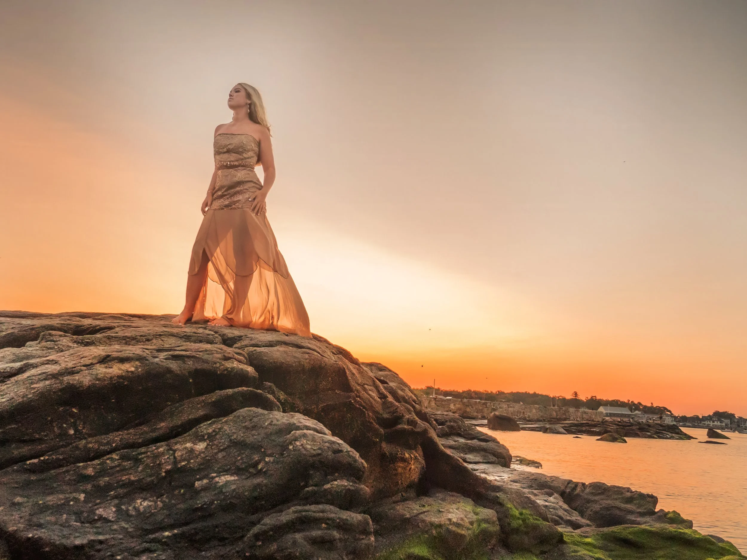 A Senior Portrait Experience Shaped by Coastal Light and City Influence