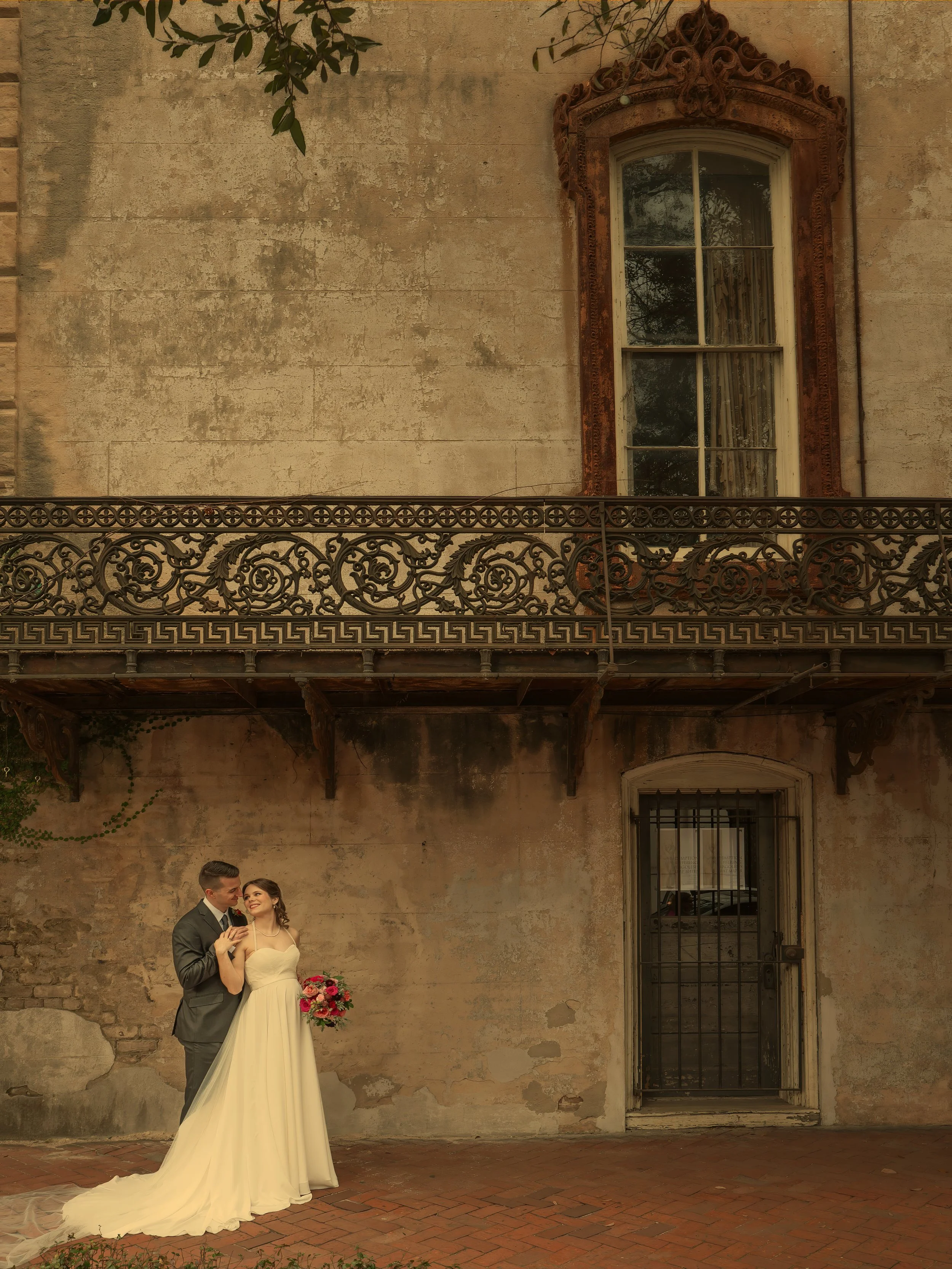 Romantic Moment in Savannah’s Historic District