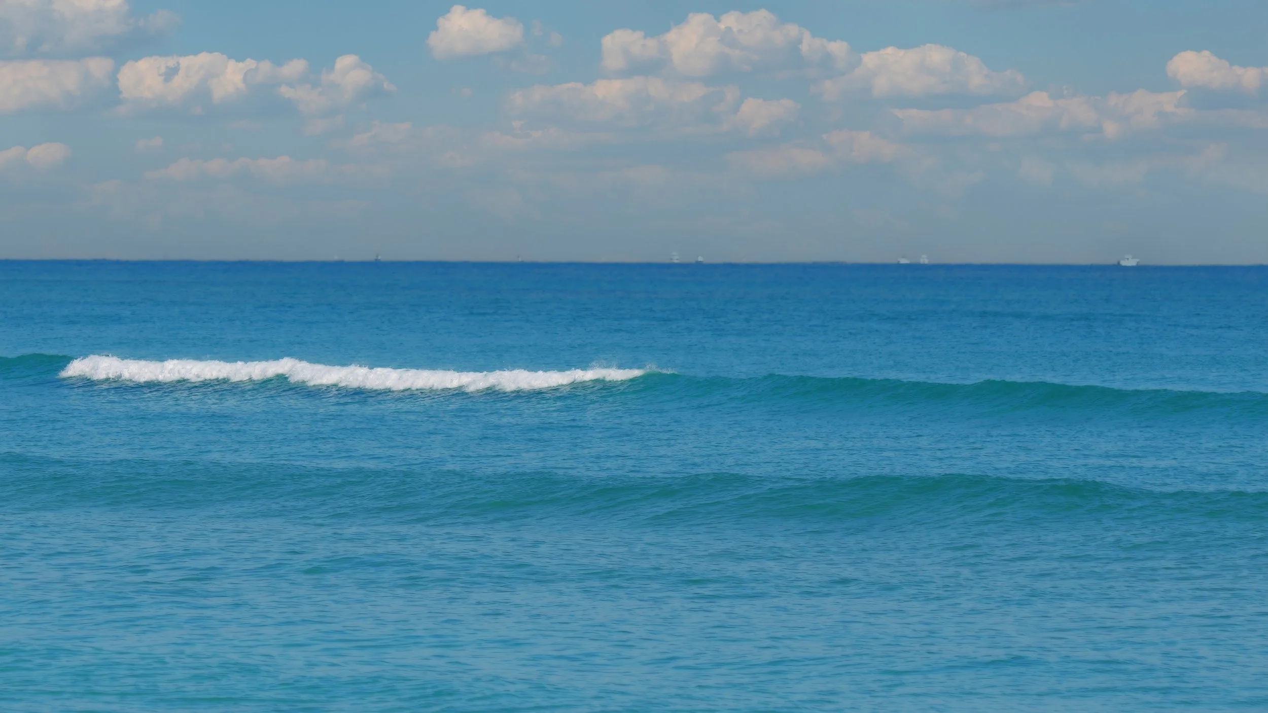 mar-a-lago-wedding-turquoise-ocean-waves.jpg