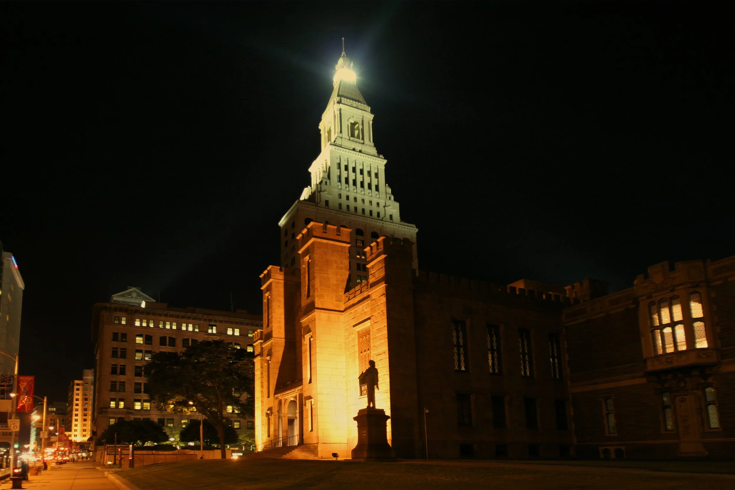 Wadsworth Atheneum Museum at Night