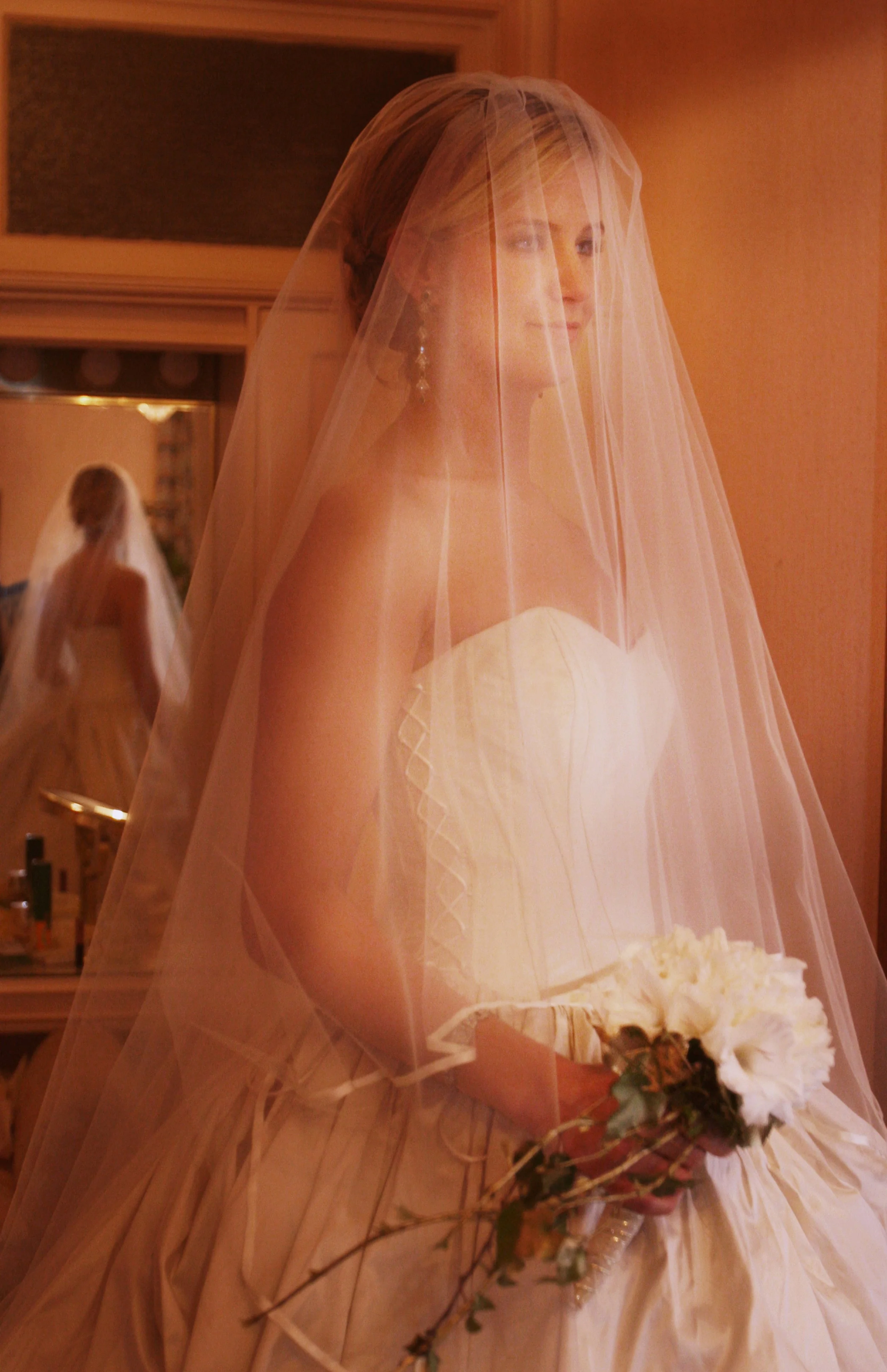 harmonie-club-wedding-bridal-suite-bride-veil.jpg