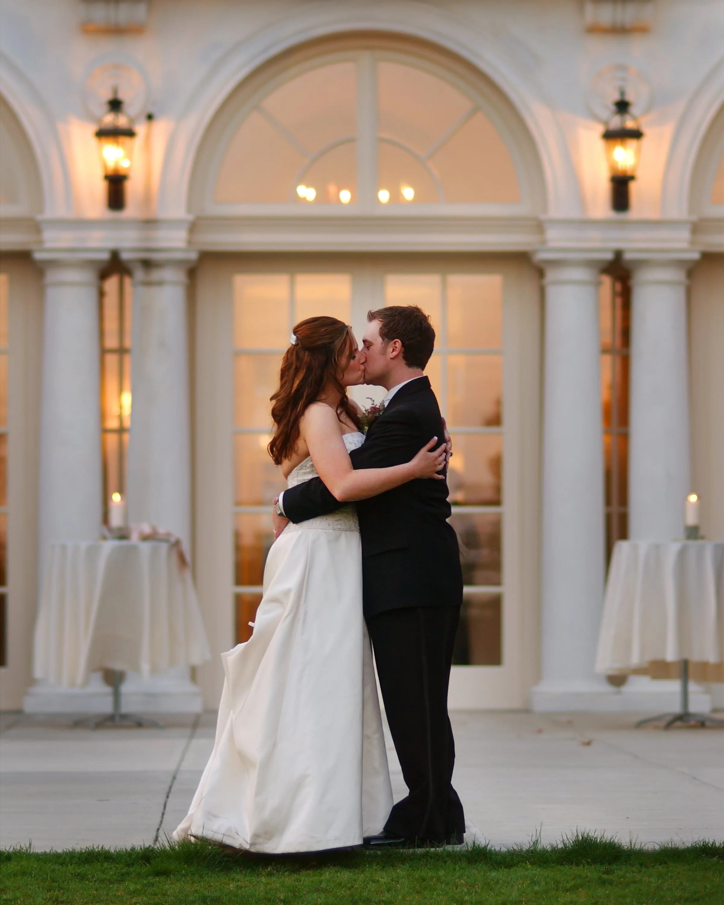 Cover Feature Kiss – Wadsworth Mansion Back Patio Wedding