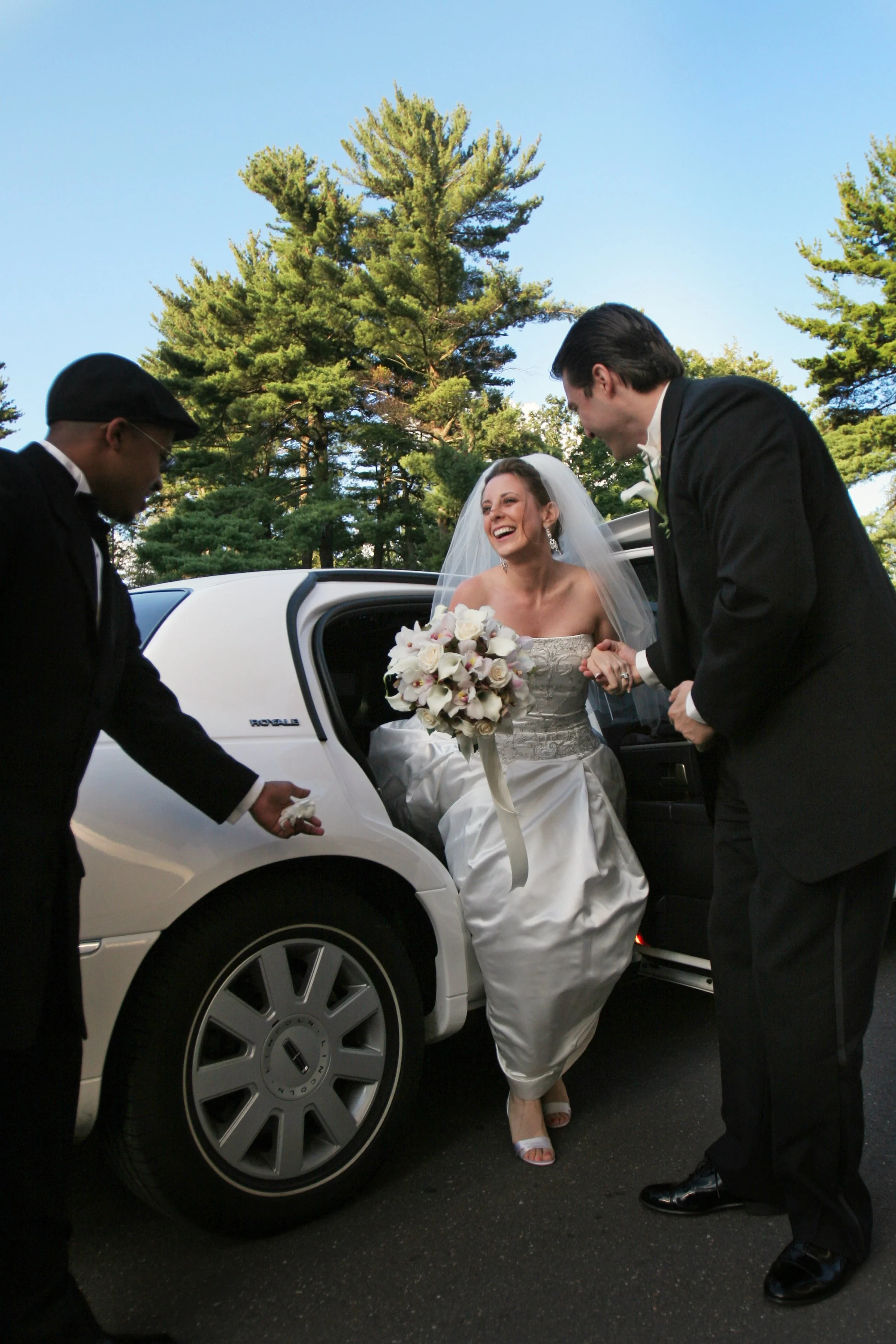 Arrival Moment – Bride Exits Limousine at Wadsworth Mansion