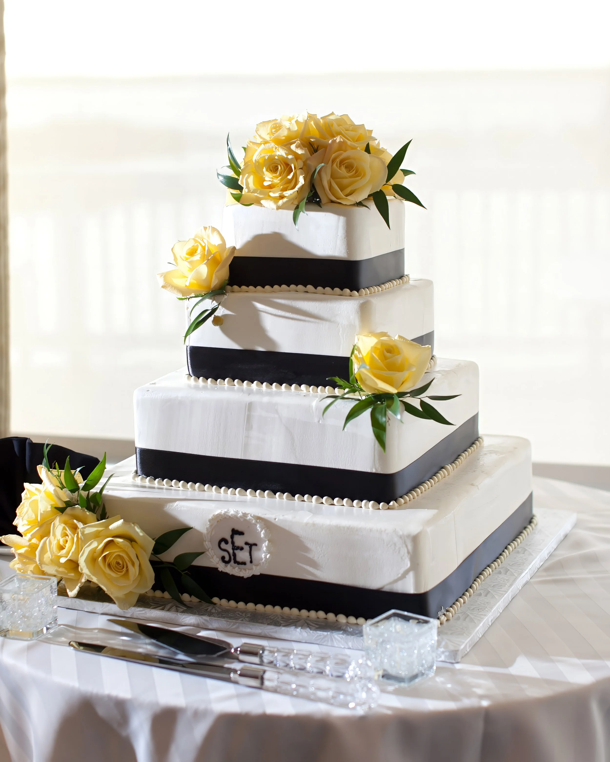 Wedding Cake Display at Amarante’s Sea Cliff