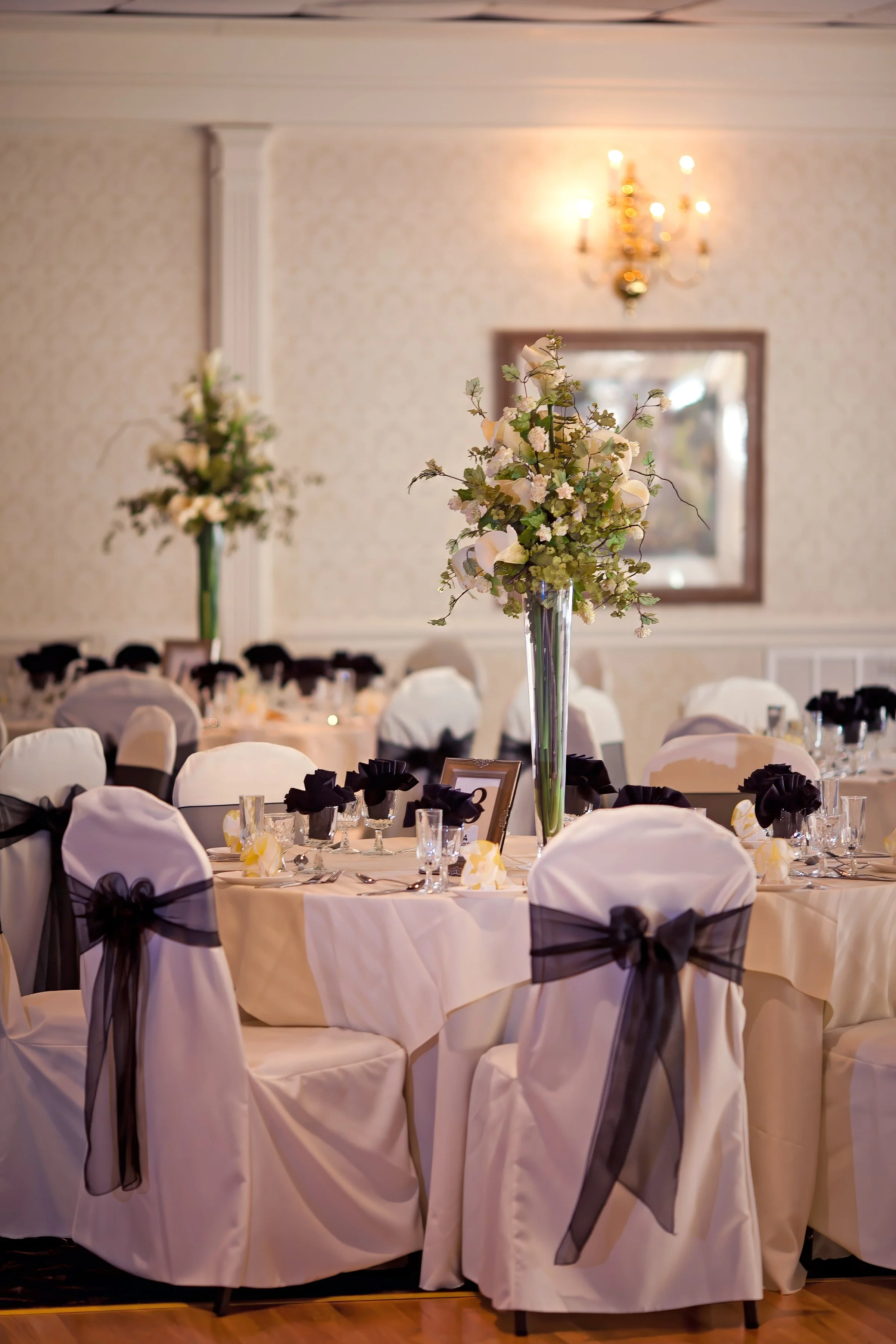 Ballroom Wedding Decor at Amarante’s Sea Cliff New Haven