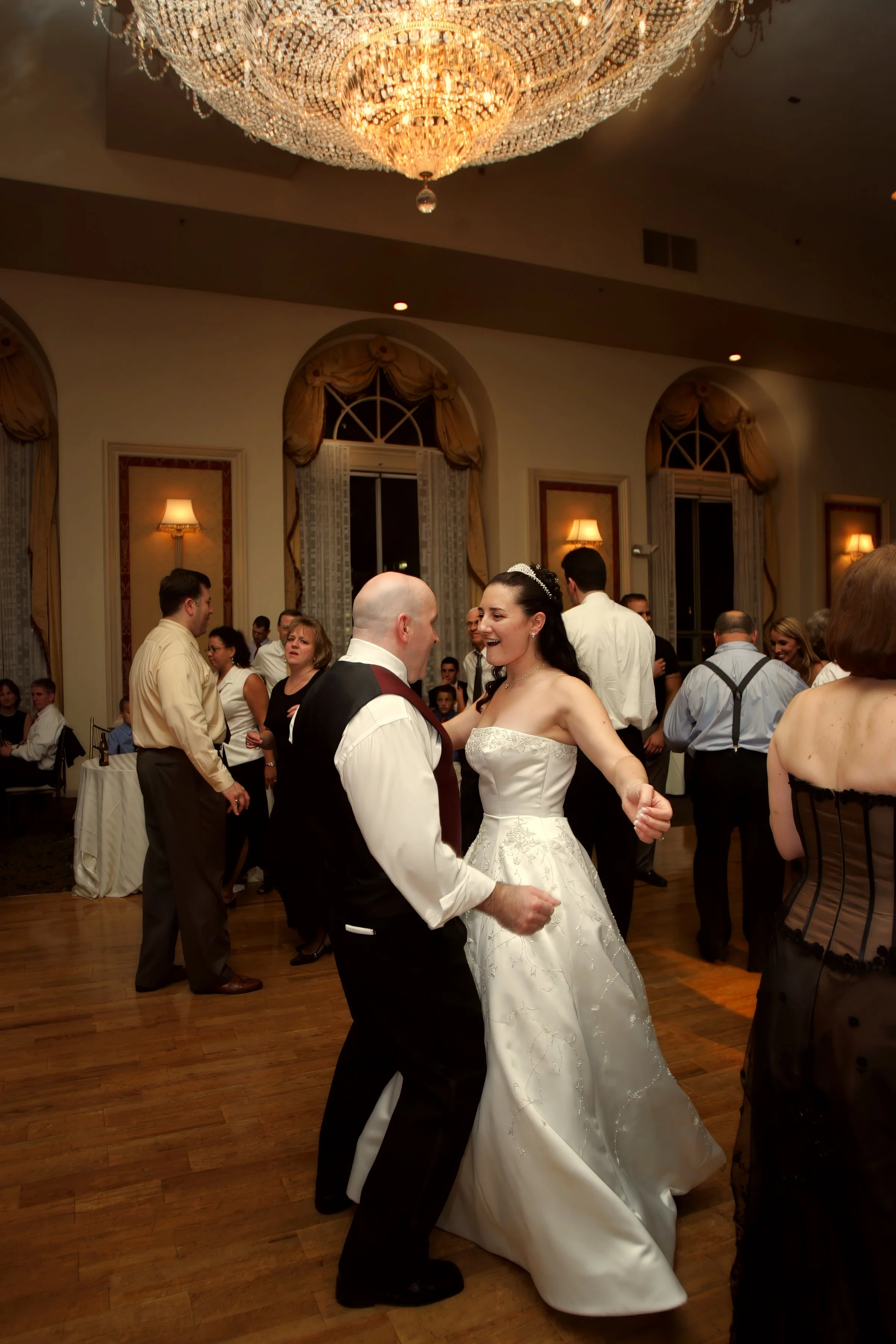 bond-ballroom-wedding-reception-dancing.jpg