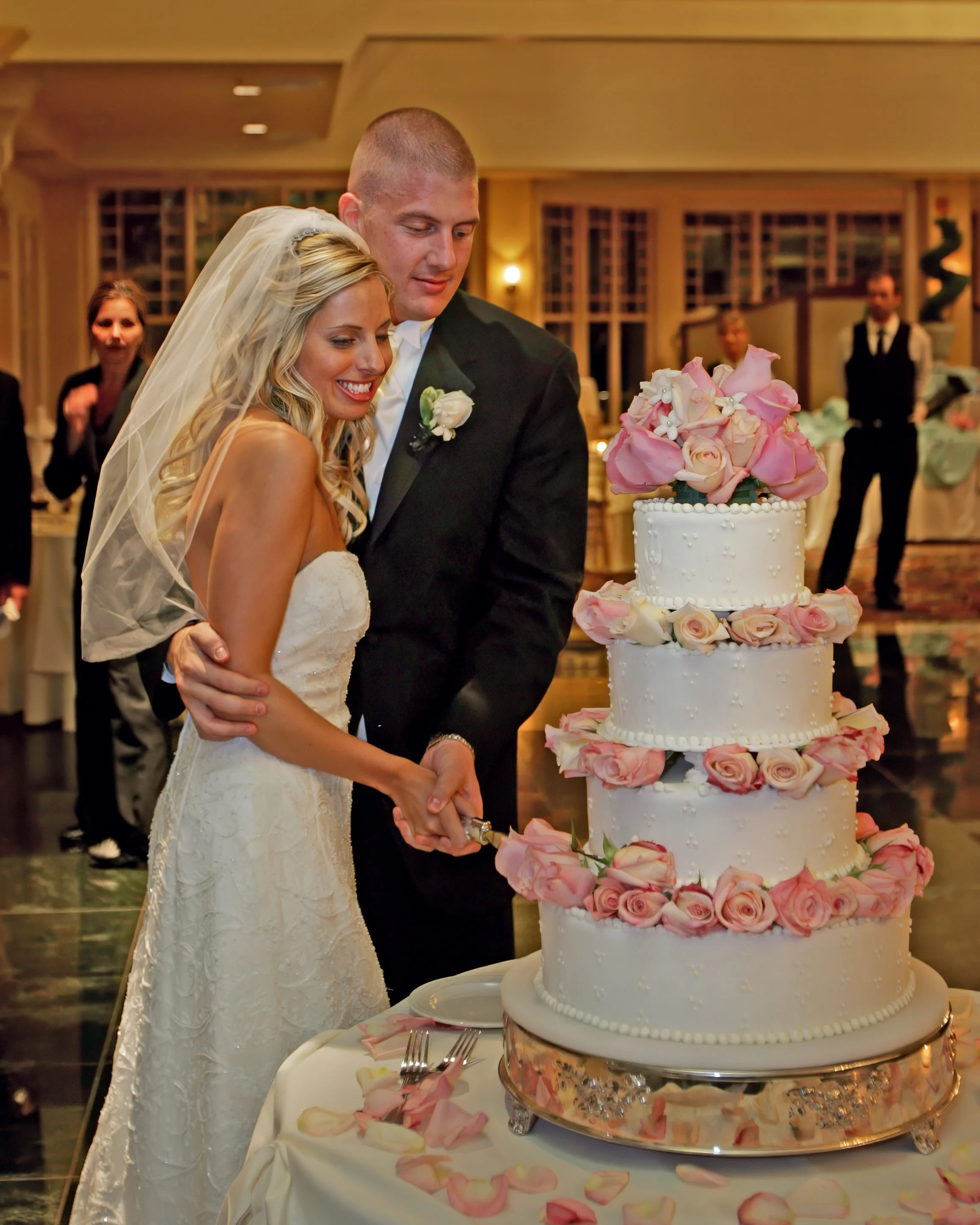 waterview-monroe-ct-wedding-reception-cake-cutting.jpg