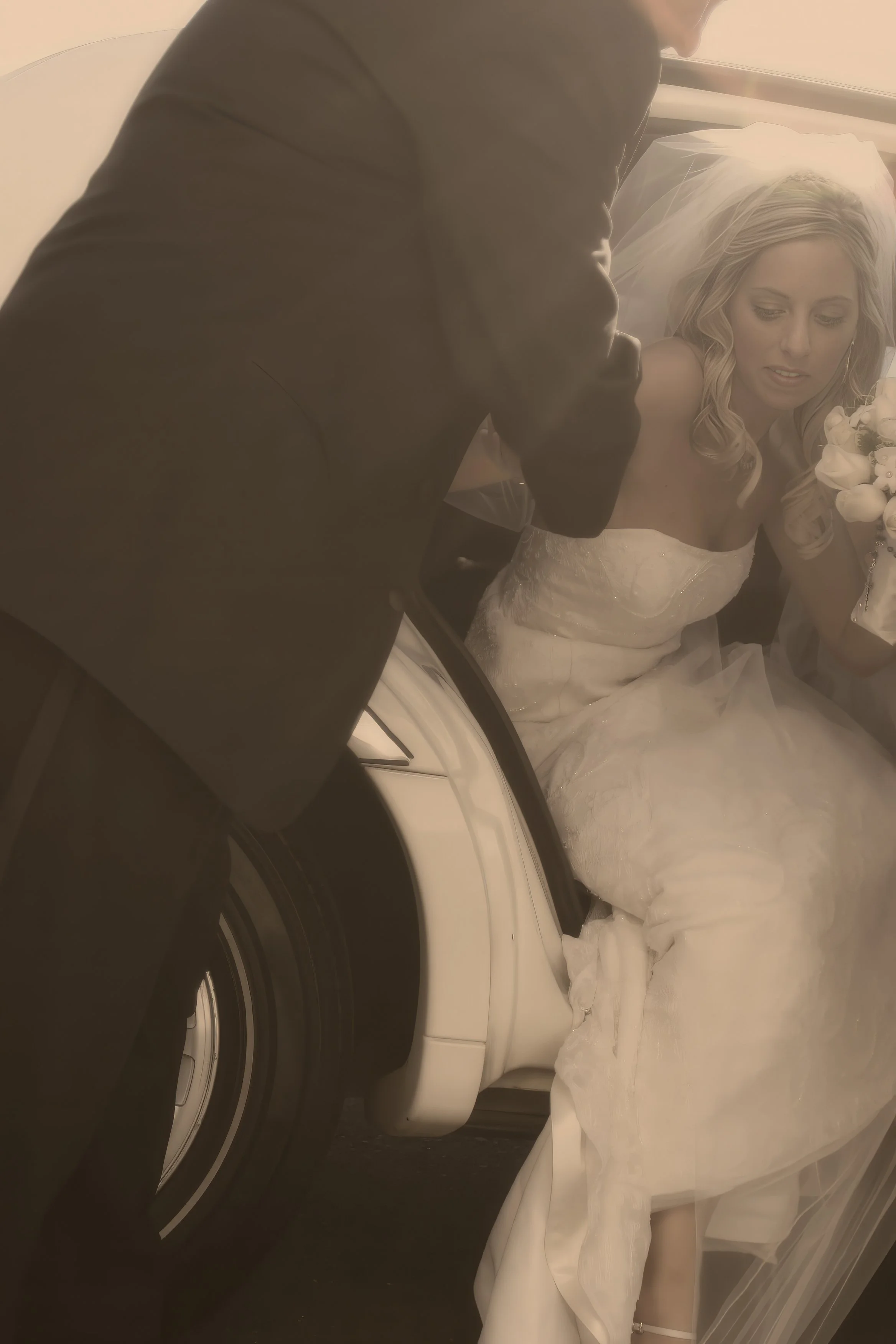 waterview-monroe-ct-wedding-bride-limousine.jpg