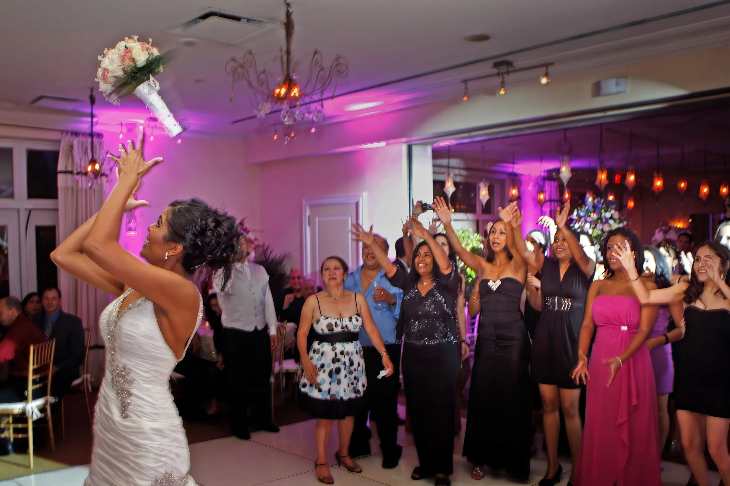 Bouquet Toss at Delamar Greenwich Harbor