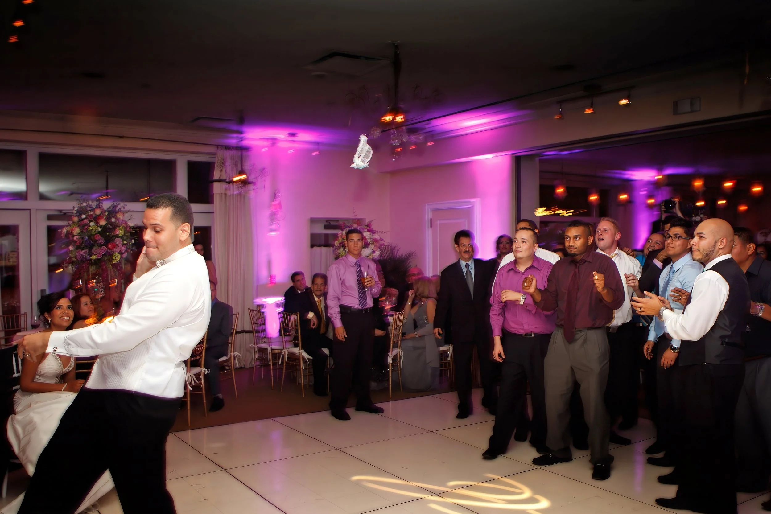 Garter Toss at Delamar Greenwich Harbor