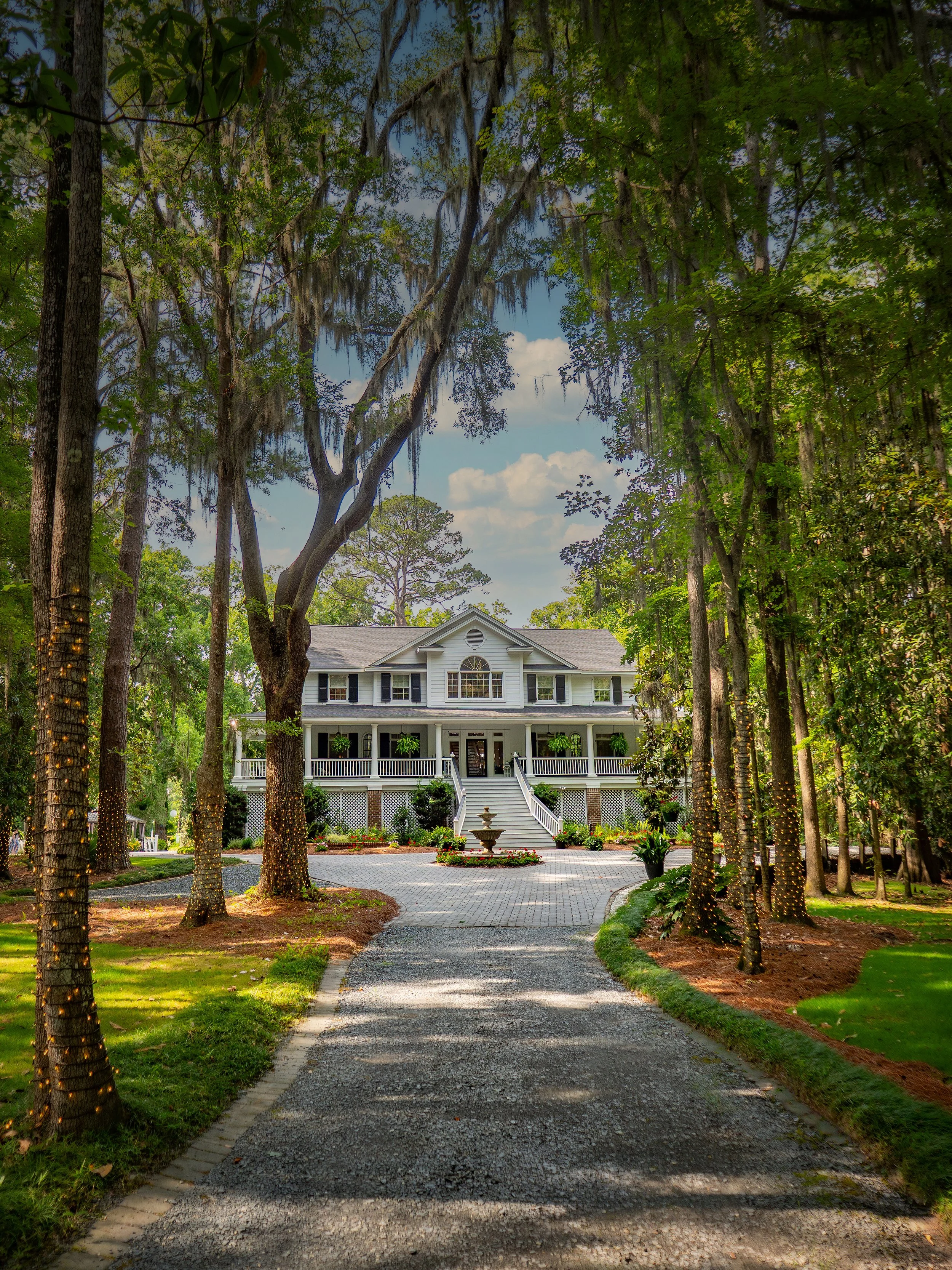 Exterior view of The Mackey House wedding venue surrounded by manicured grounds near Savannah, Georgia.