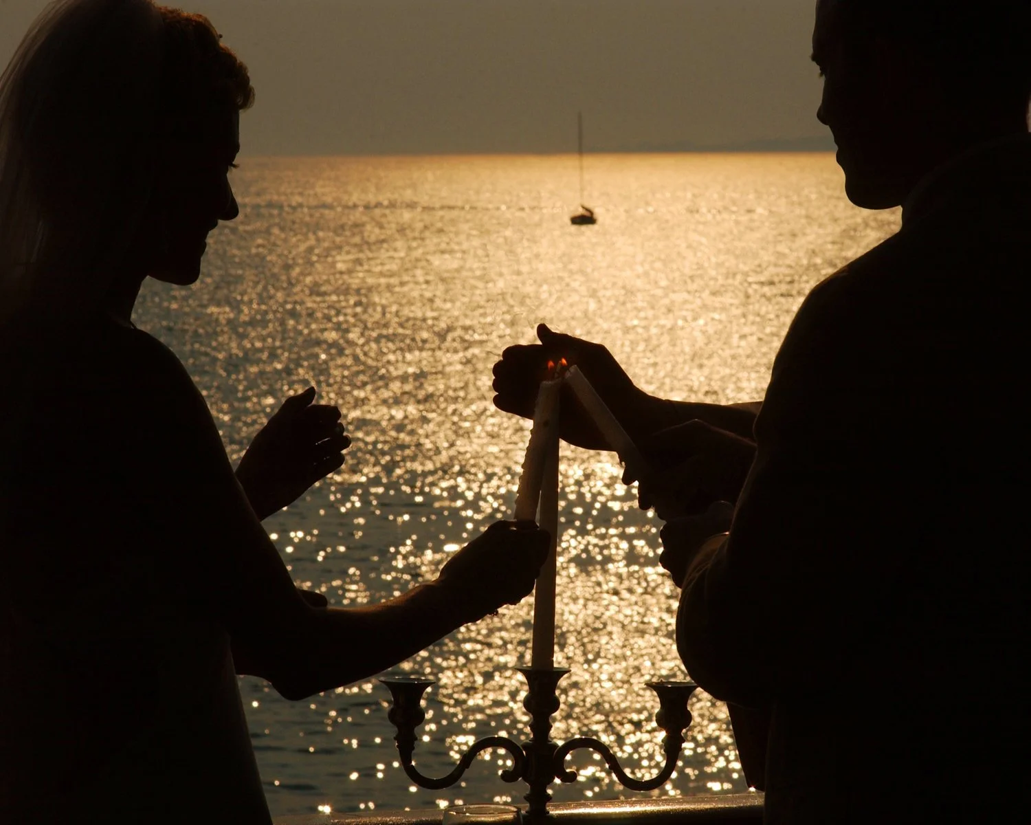 A bride and groom light a unity candle at The Madison Beach Club photo by Connecticut Wedding Photographer Charles Maring