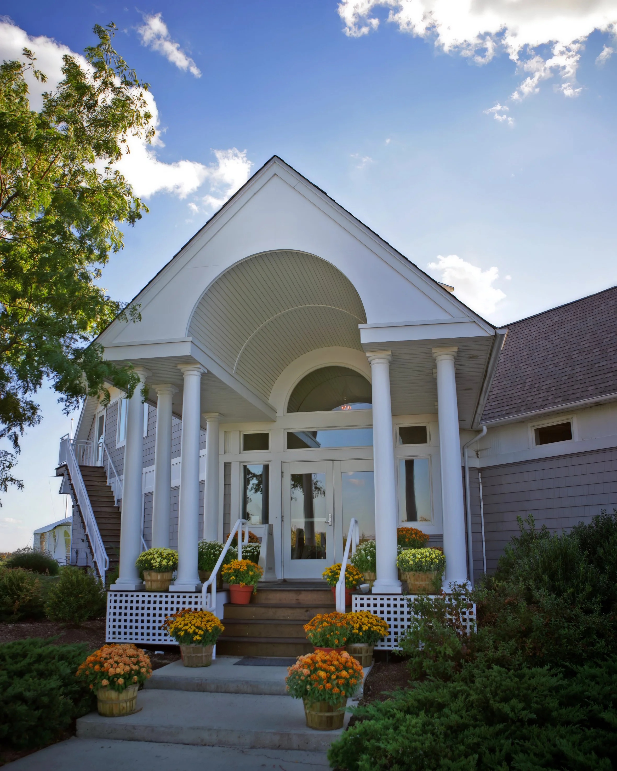 Exterior entrance to the Guilford Yacht Club in Connecticut on a wedding day.