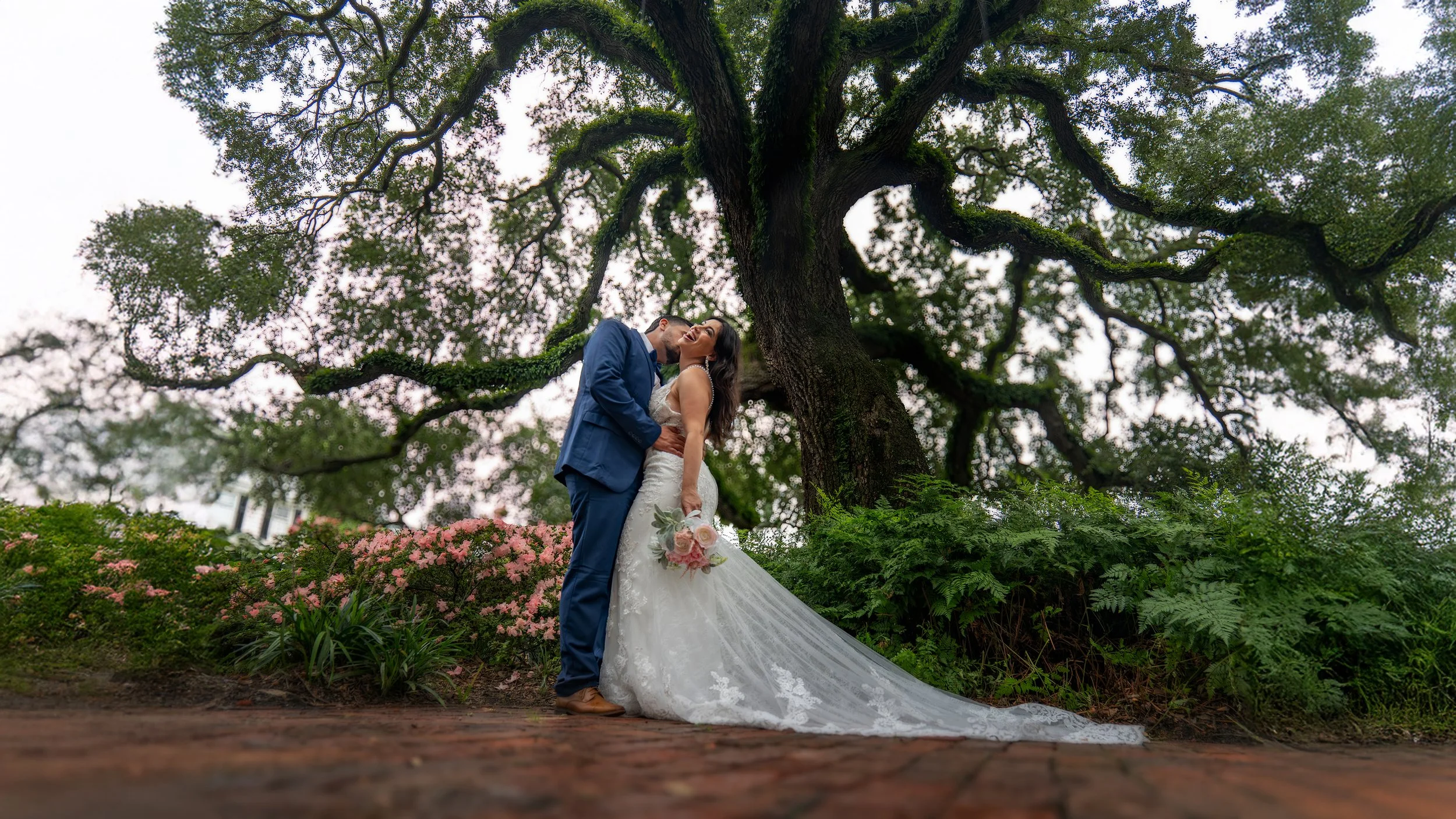 Top Savannah Photographers Maring Visuals capture romance beneath the live oaks