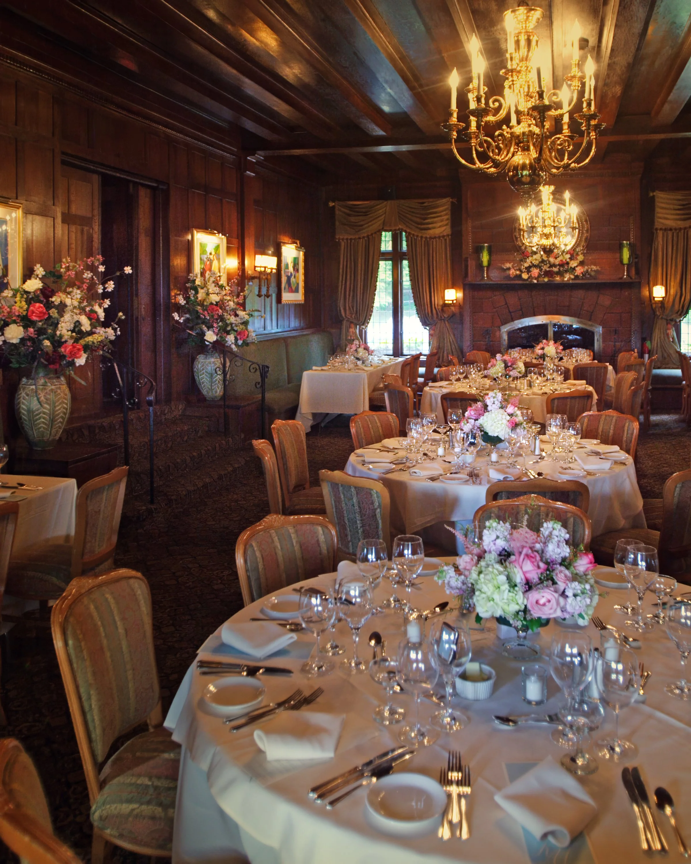 Elegant wedding decor for an intimate wedding reception at Le Chateau