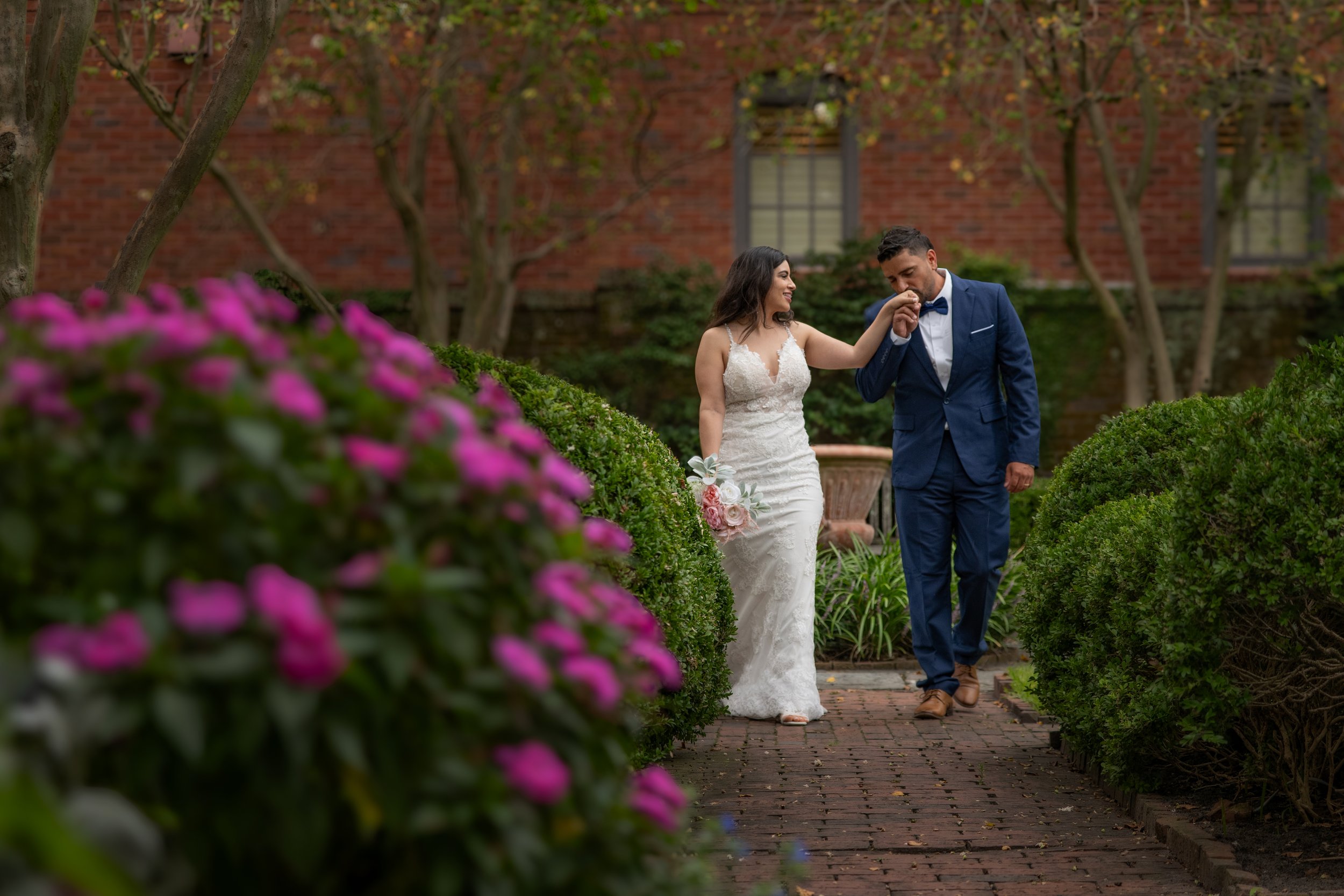 Savannah wedding photographer captures a romantic moment at the Davenport House