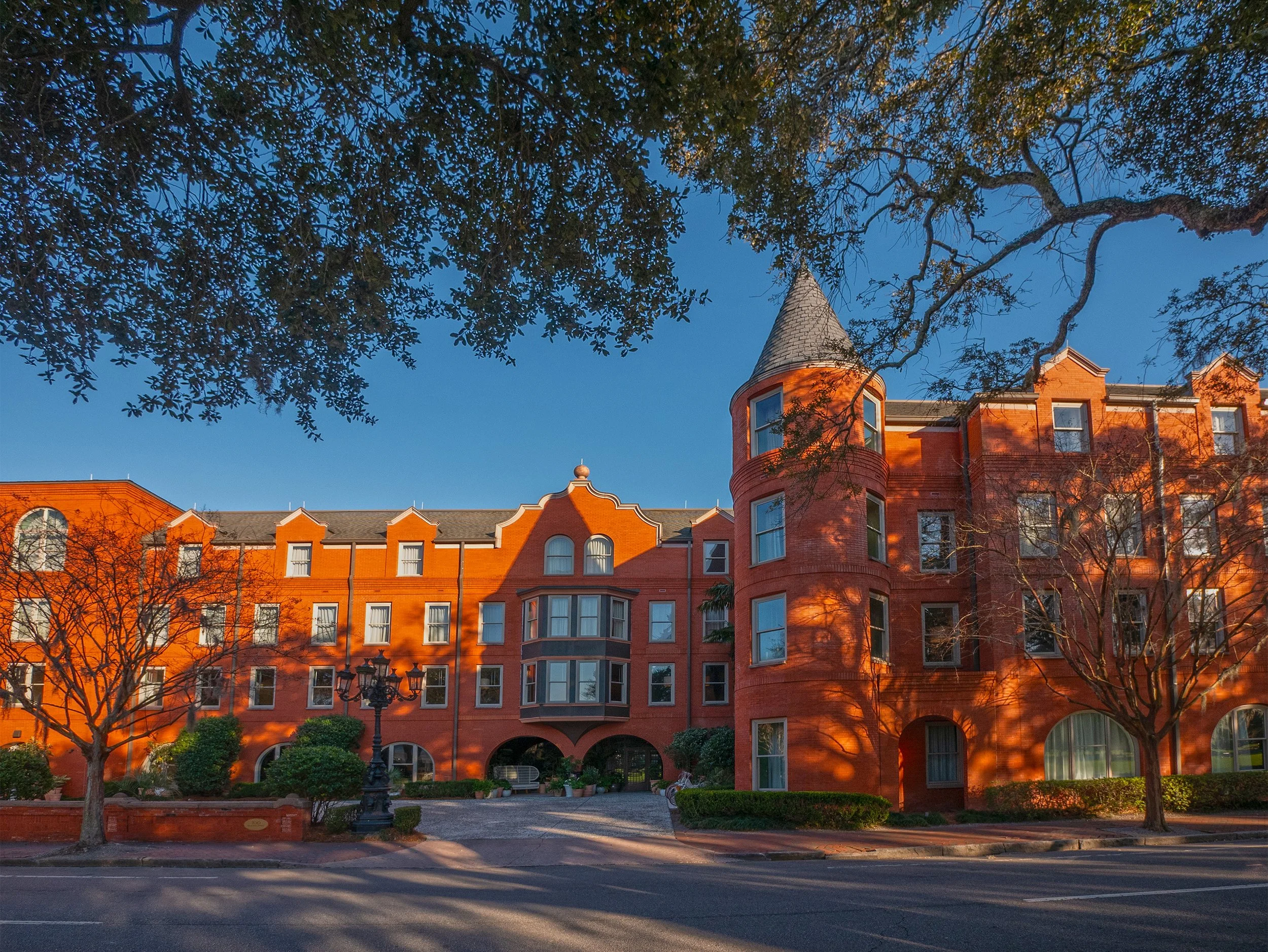 Hotel Bardo Savannah Wedding entrance to the lobby