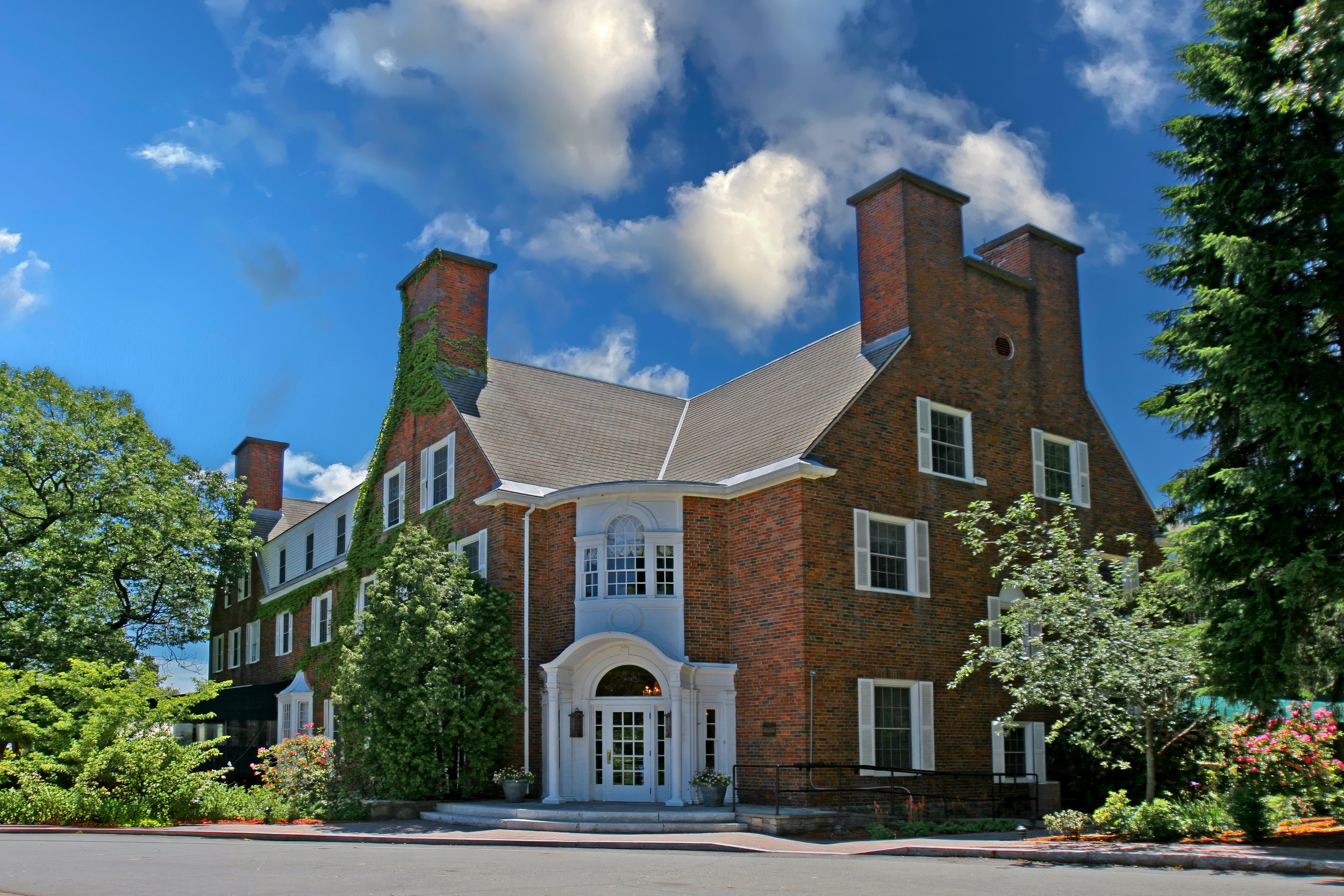 Exterior view of the Spa at Norwich Inn showcasing its historic architecture and grandeur.