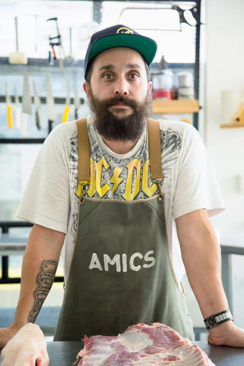 Ariel Argomaniz, Amics
