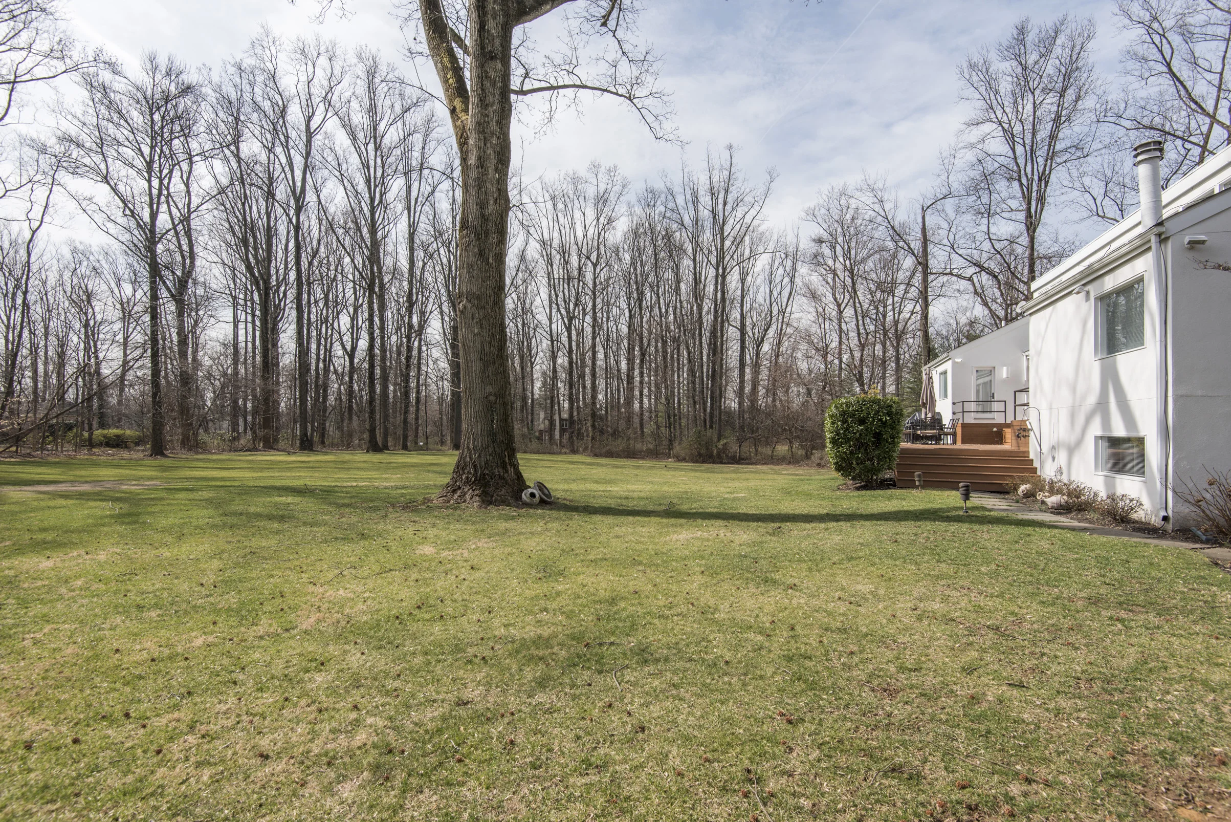 715 John Barry Dr5.jpg