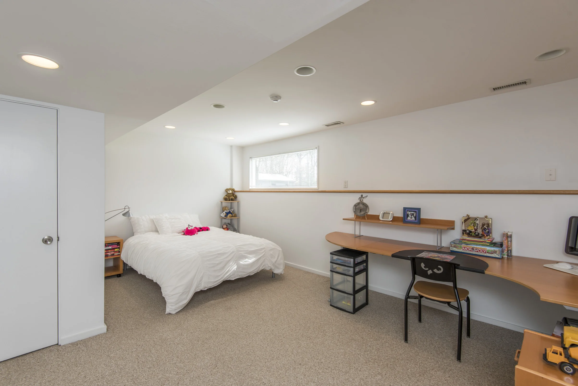715 John Barry Dr7.jpg