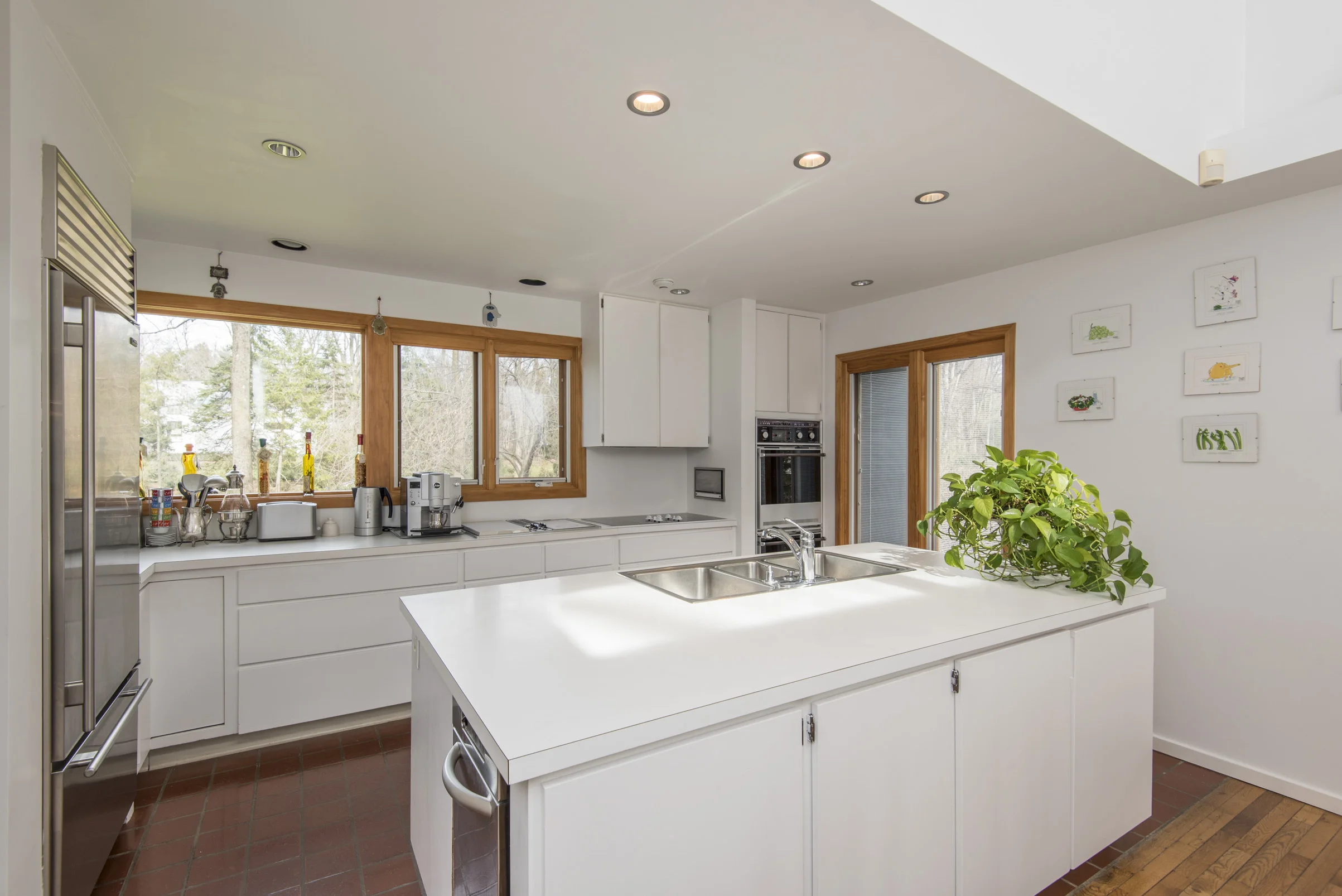 715 John Barry Dr19.jpg