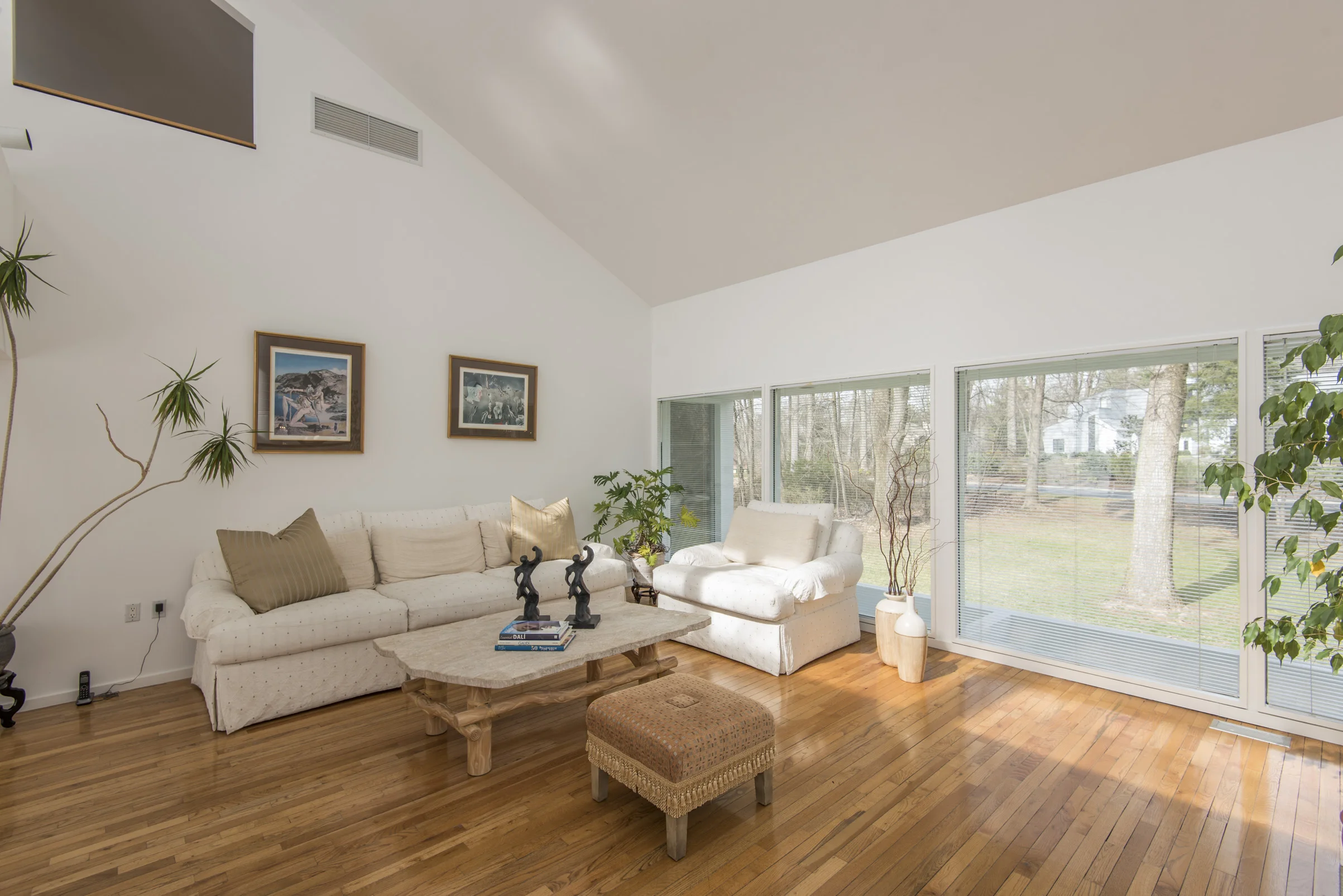 715 John Barry Dr25.jpg