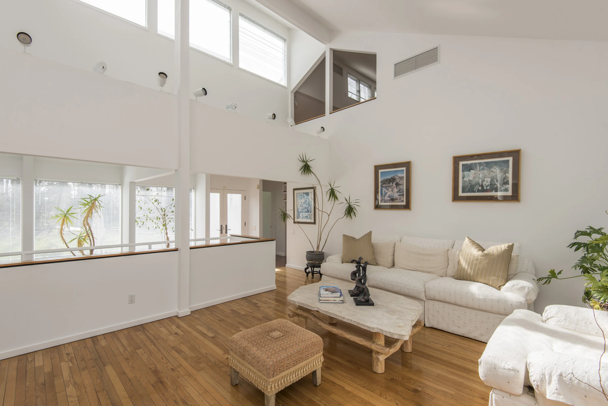 715 John Barry Dr27.jpg
