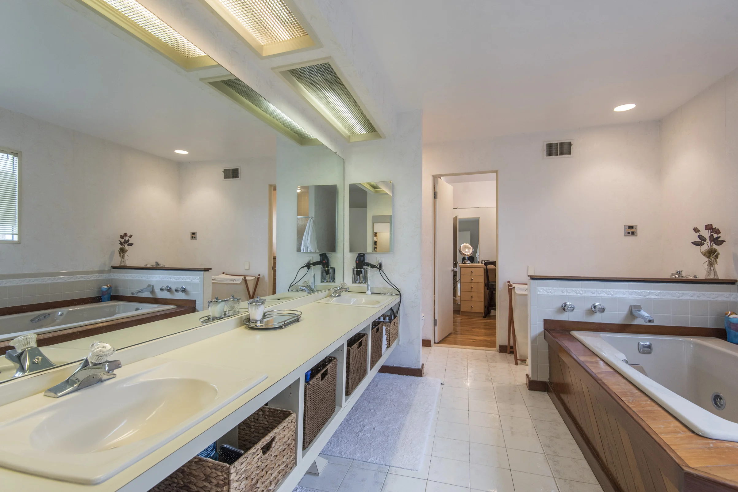 715 John Barry Dr35.jpg