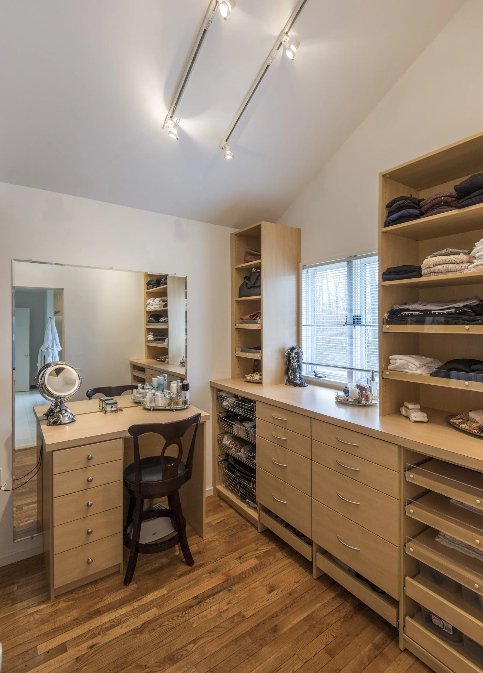 715 John Barry Dr37.jpg