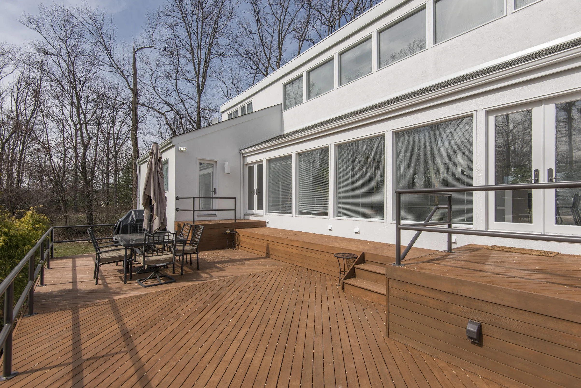715 John Barry Dr45.jpg