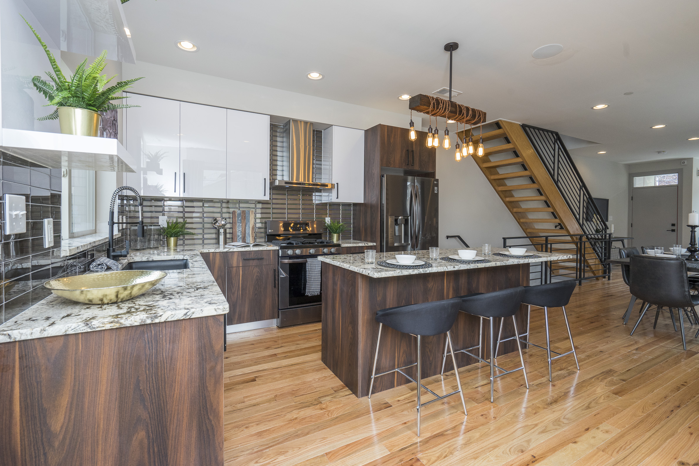 2011 E Huntingdon St_10.jpg