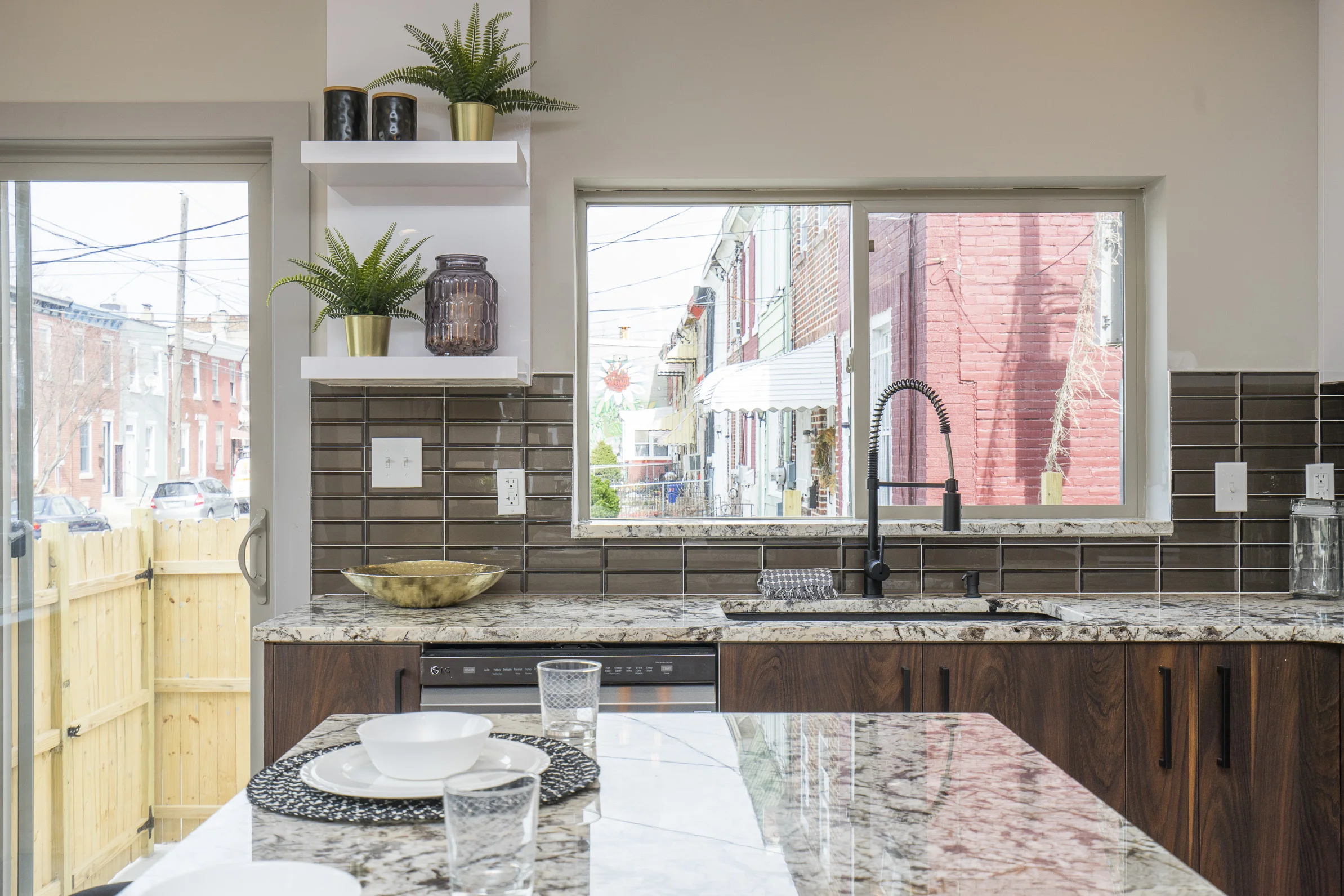 2011 E Huntingdon St_46.jpg